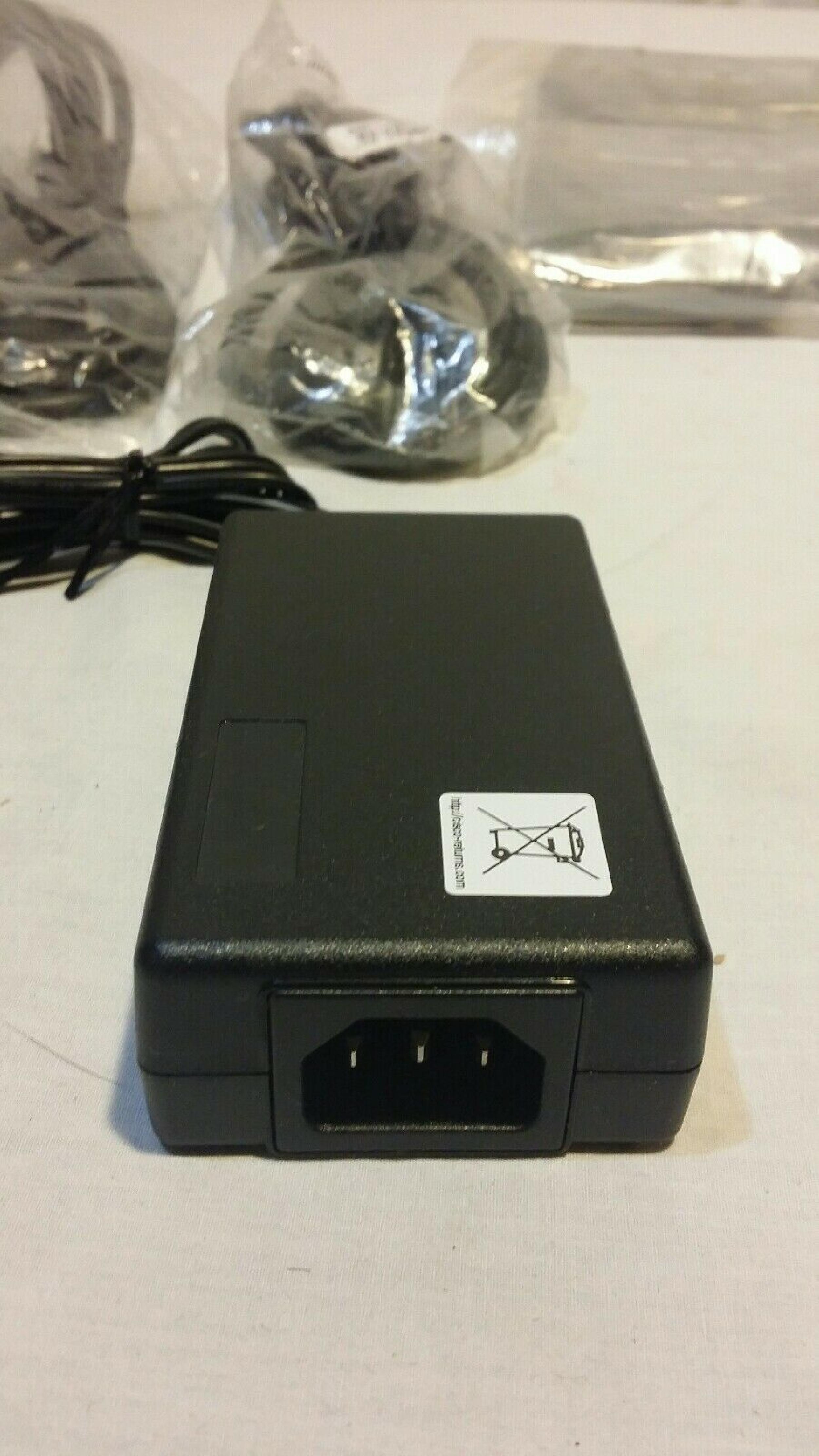 DELTA ELECTRONICS INC ADP-18PB AC ADAPTER 48V DC 0.38A WITH BARREL CONNECTOR CENTER POSITIVE OD:5.5MM ID:2.5MM