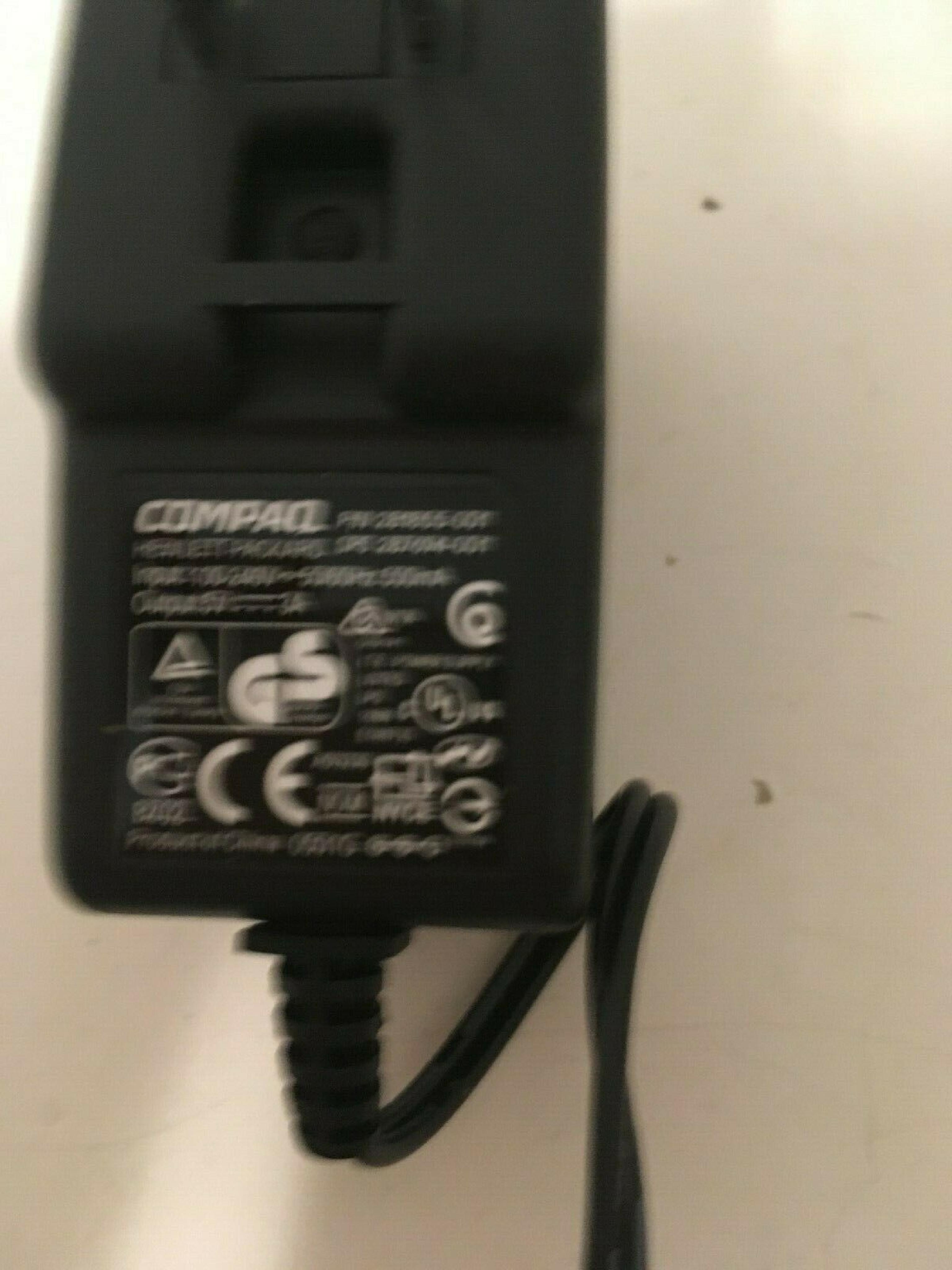 COMPAQ / HEWLETT PACKARD / HP / HEWLETT PACKARD 281855-001 5V DC 3A AC ADAPTER WITH BARREL CONNECTOR