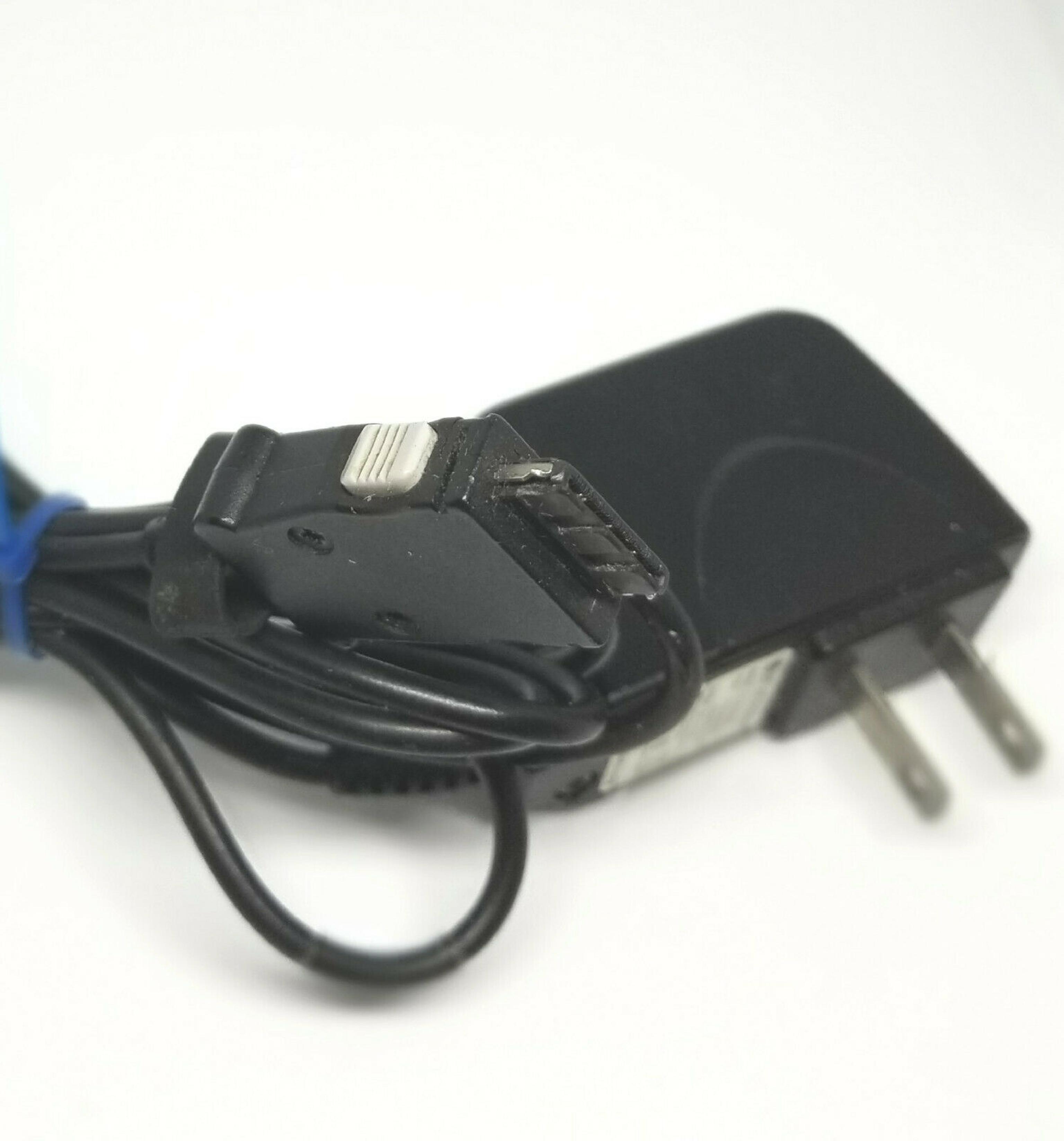 LG TA-P01WS 5V DC 1A AC ADAPTER WITH CONNECTOR