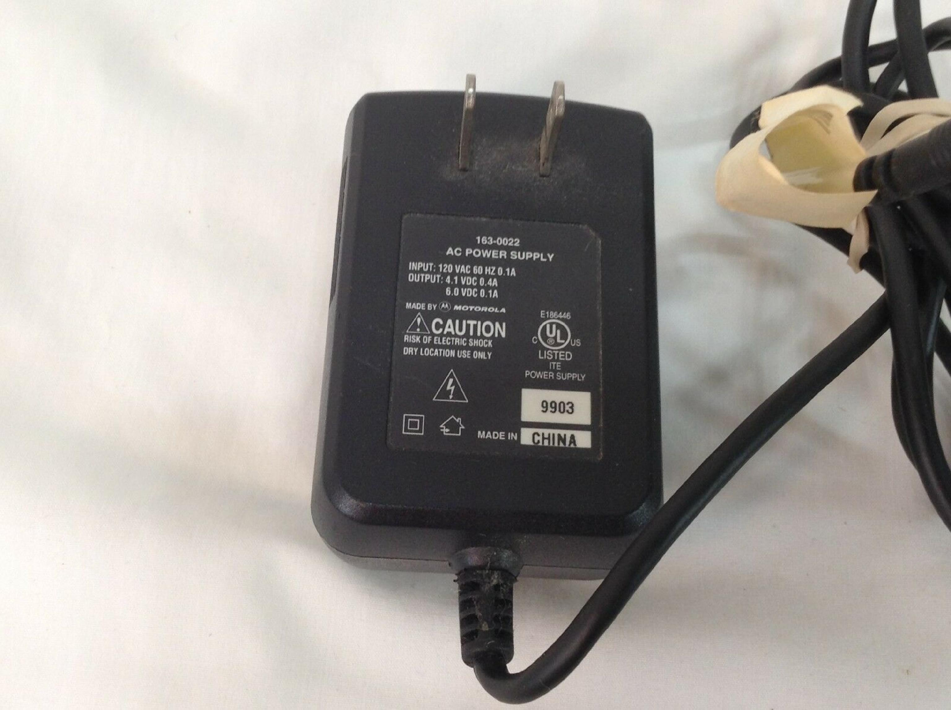 MOTOROLA 163-0022 4.1V DC 0.4A OR 6.0V 0.1A AC ADAPTER WITH 5PIN CONNECTOR 4.1VDC 0.4A, 6.0VDC 0.1A, 6FT CABLE 5 PIN FEMALE DIN, WALL STYLE