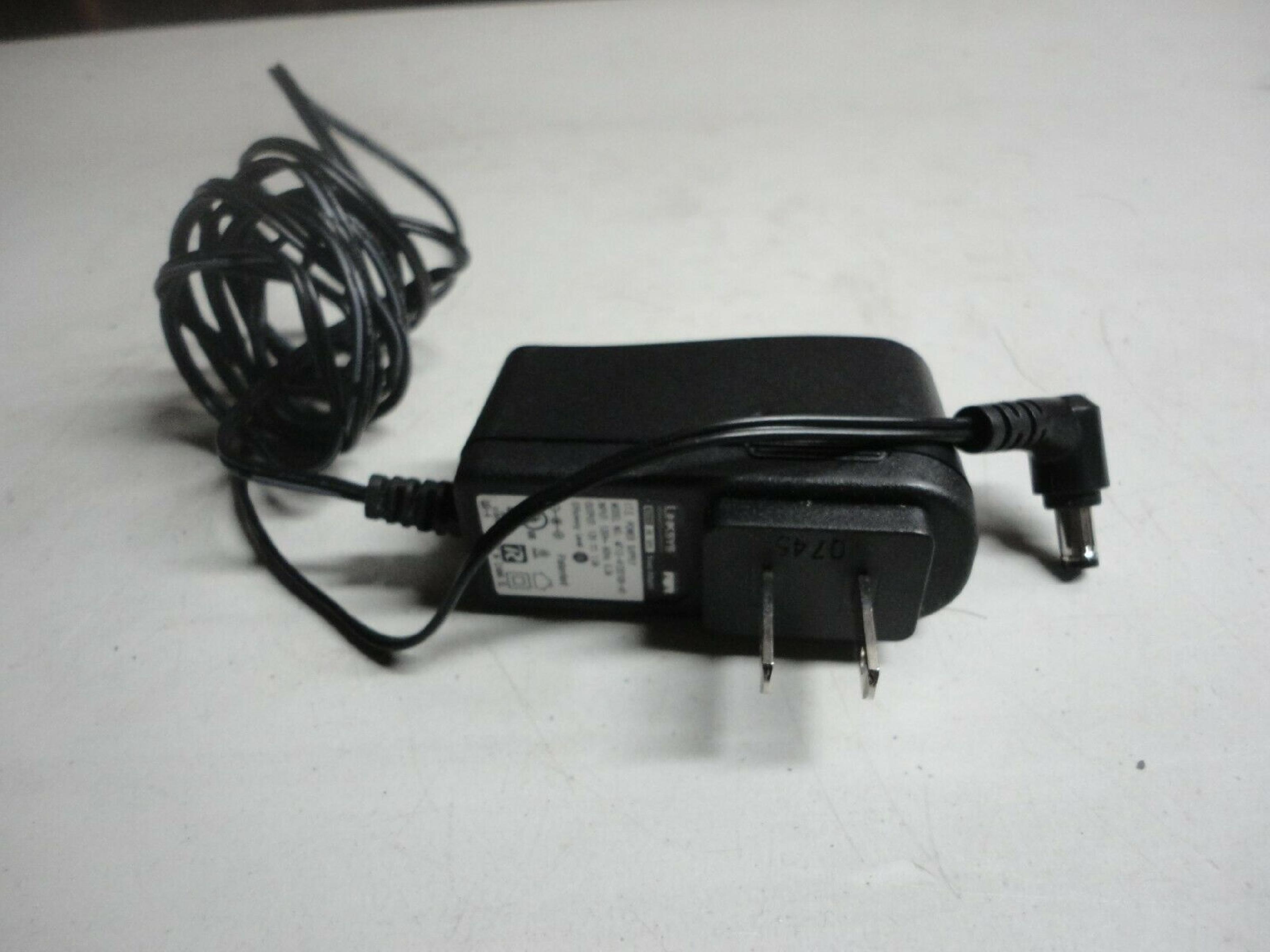 LINKSYS AD 12/1C 12V DC 1000MA AC ADAPTER WITH BARREL CONNECTOR