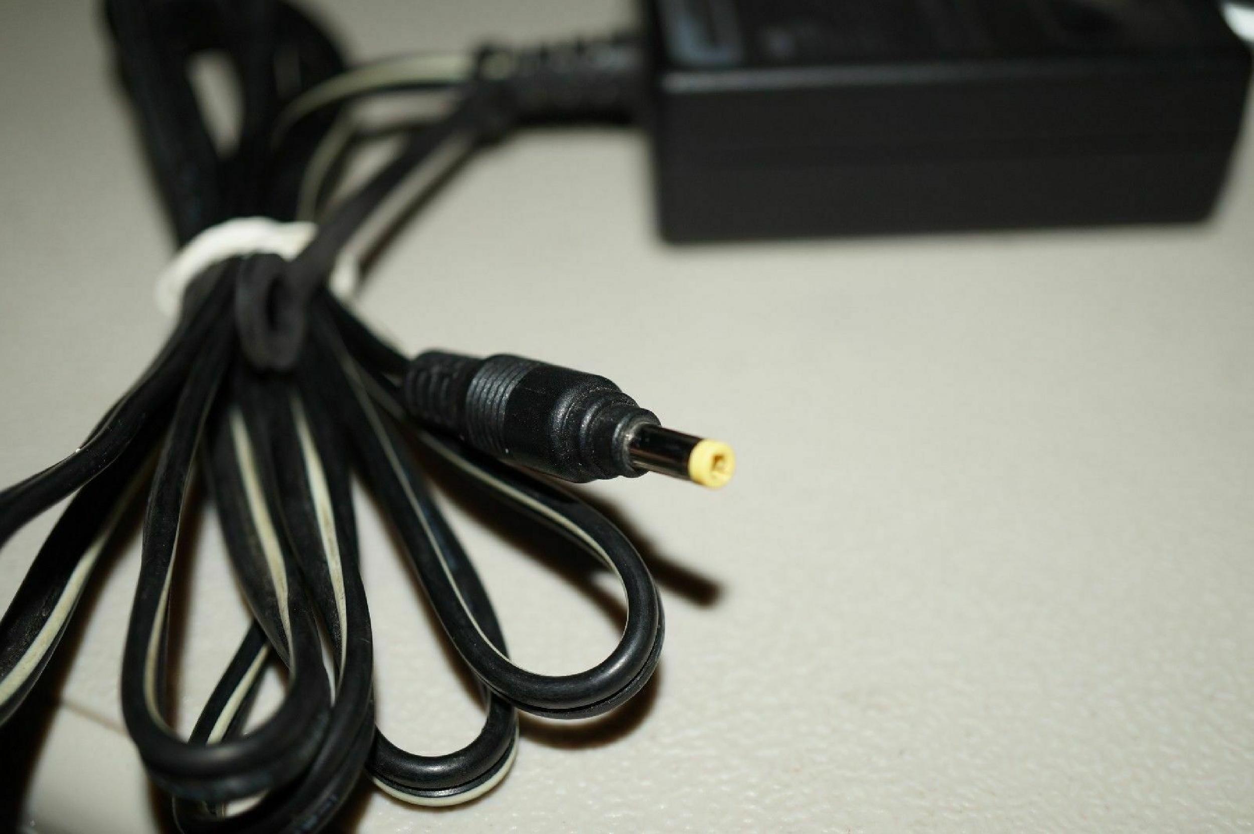 DELTA ELECTRONICS INC ADP-10SB 5V DC 2000MA AC ADAPTER WITH BARREL CONNECTOR 2A