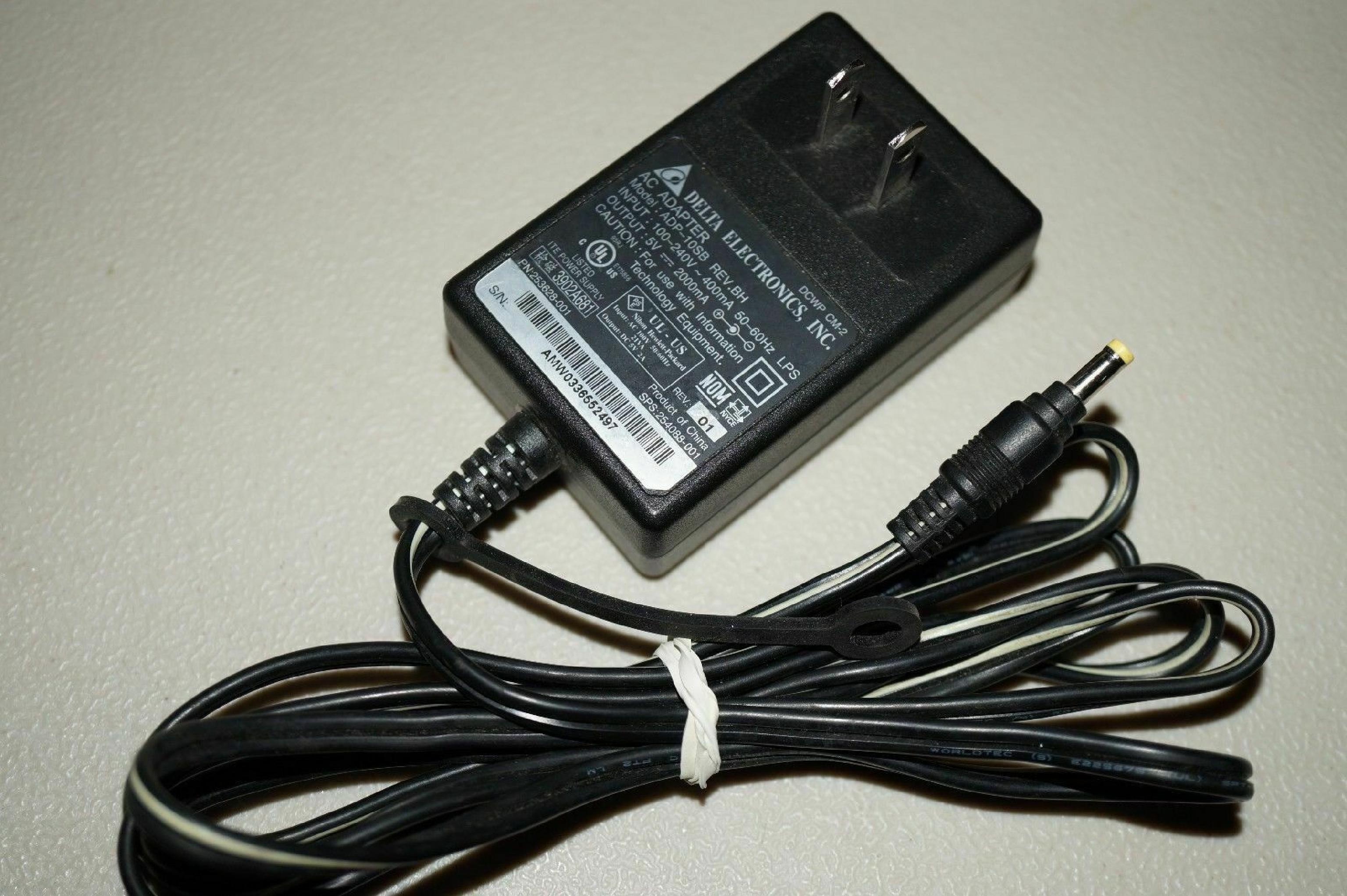 DELTA ELECTRONICS INC 253628-001 5V DC 2000MA AC ADAPTER WITH BARREL CONNECTOR 2A