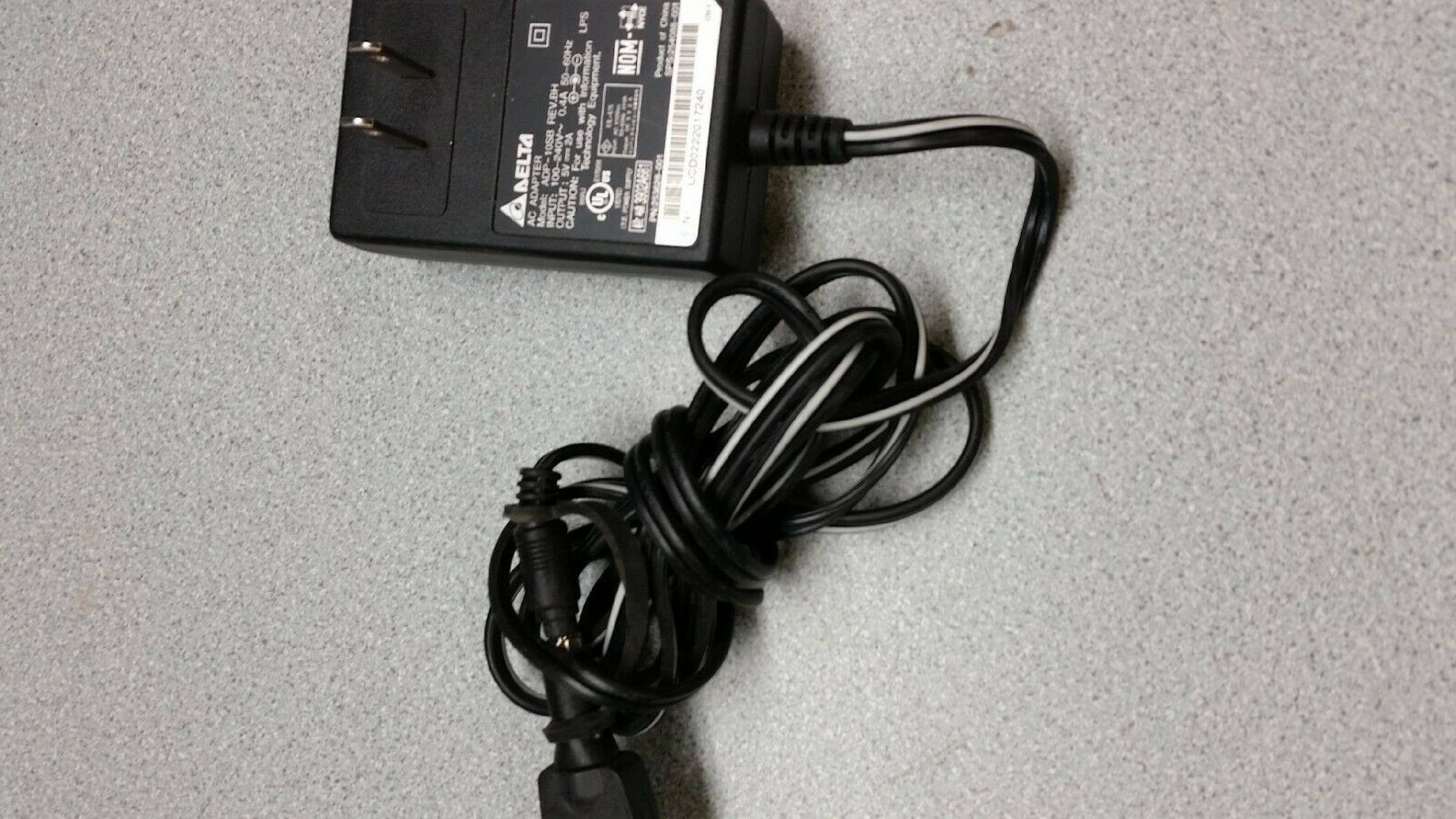 DELTA ELECTRONICS INC 253628-001 5V DC 2000MA AC ADAPTER WITH BARREL CONNECTOR 2A