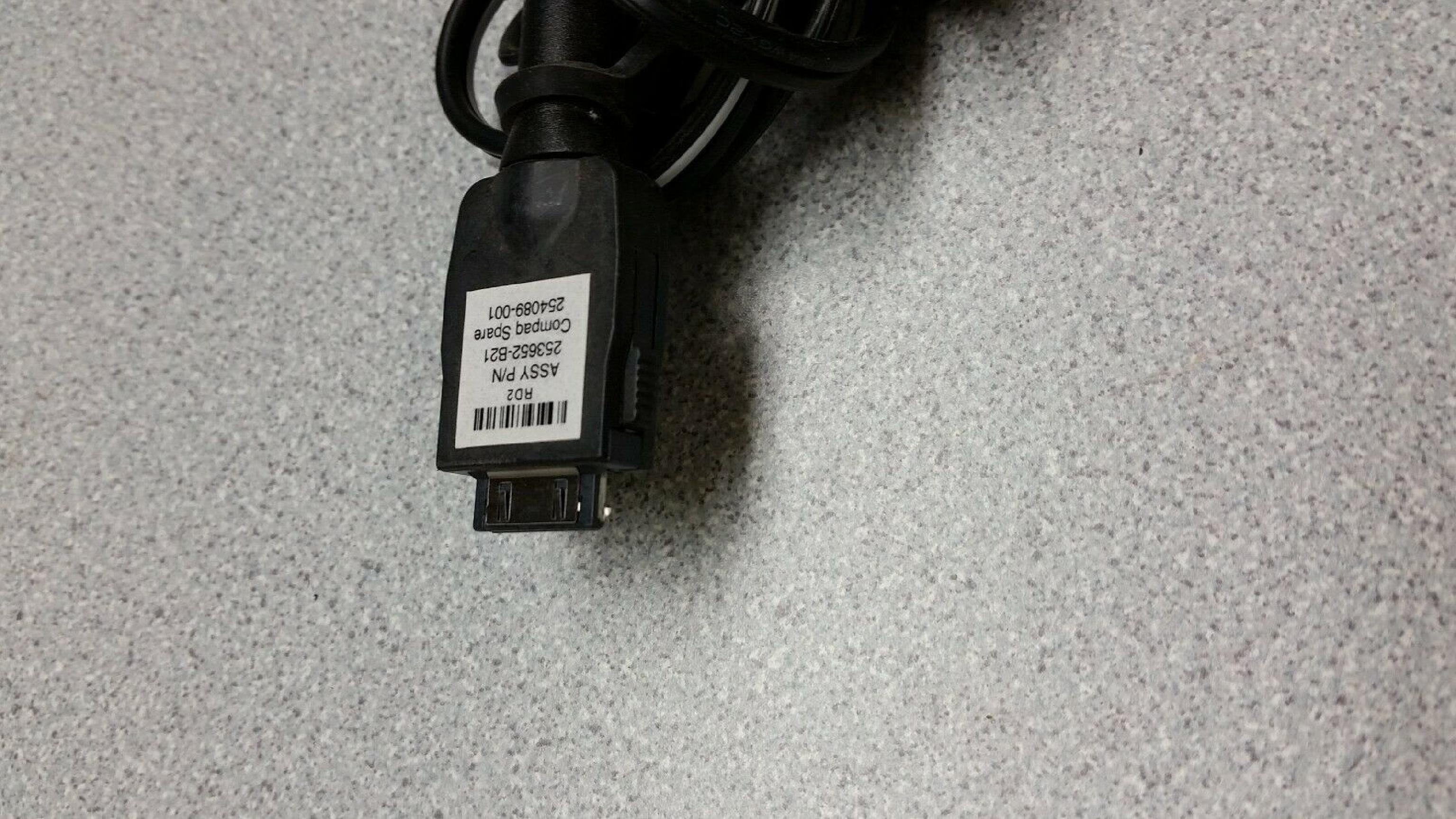 DELTA ELECTRONICS INC 253628-001 5V DC 2000MA AC ADAPTER WITH BARREL CONNECTOR 2A