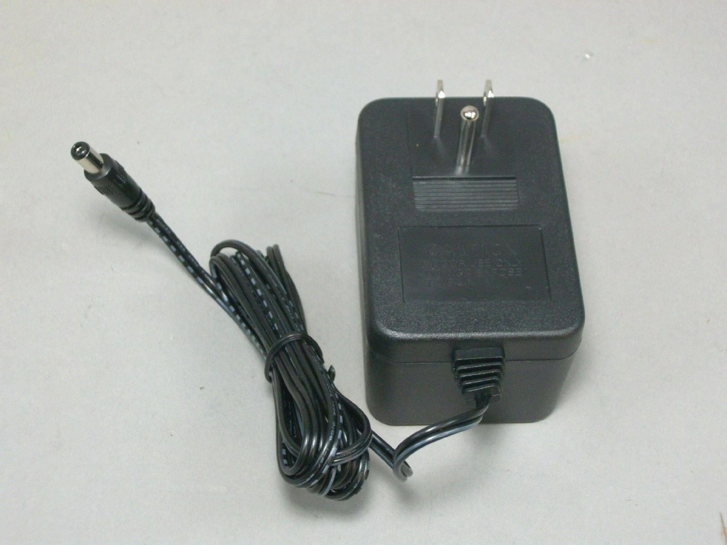 TOTAL POWER TP48-111ER 9V DC 0.55A AC ADAPTER WITH BARREL CONNECTOR