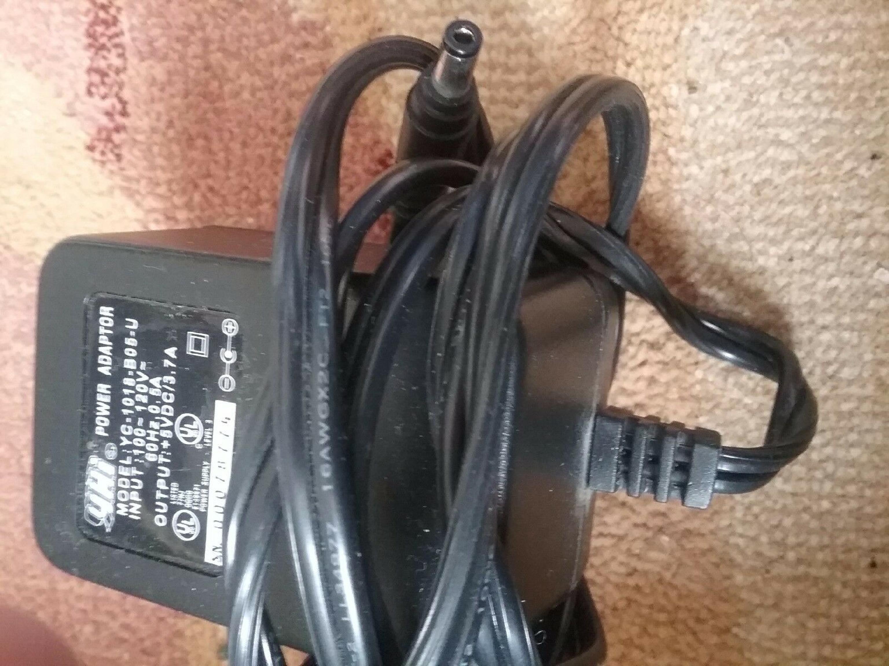 YHI YC-1018-B05-U 5V DC 3.7A AC ADAPTER WITH BARREL CONNECTOR OD:5.5 ID:2.5 CENTER POSITIVE