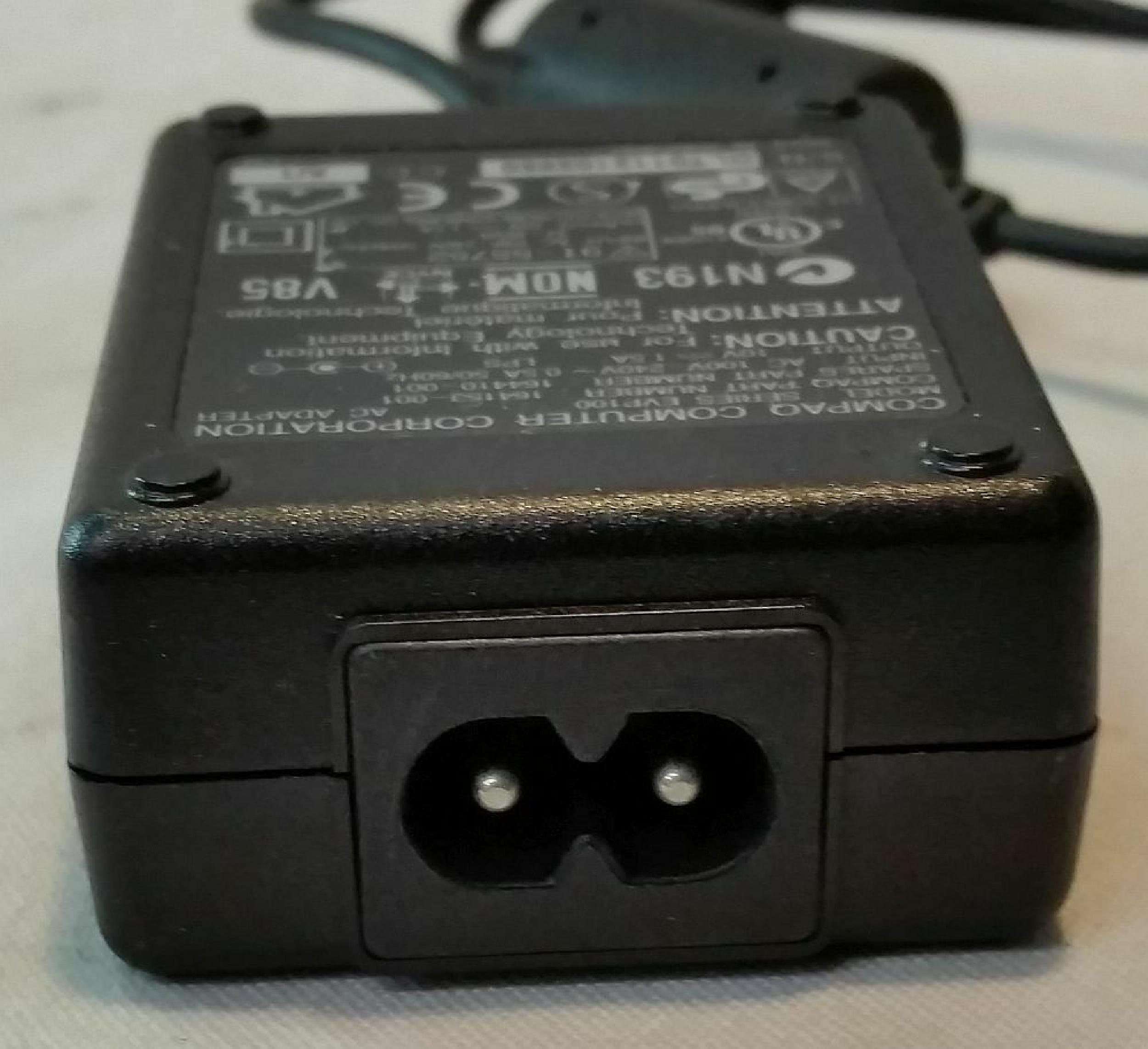 COMPAQ / HEWLETT PACKARD / HP 164153-001 10V DC 1.5A AC ADAPTER WITH BARREL CONNECTOR 10VDC 1500MA, 6FT CABLE CONNECTOR, OD:4.8MM, ID:1.6MM, DESKTOP STYLE, NEGATIVE POLE OUTSIDE