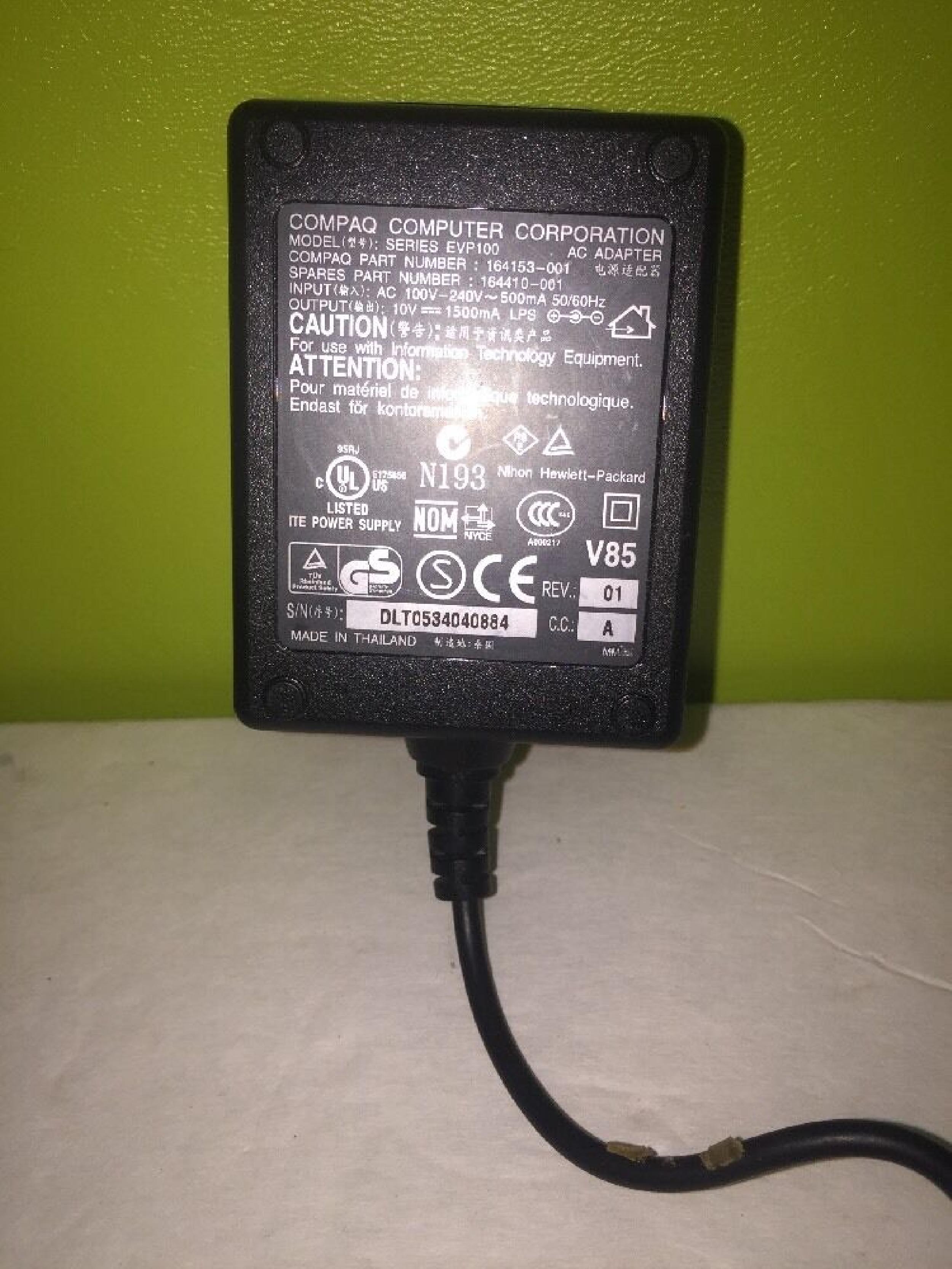 COMPAQ / HEWLETT PACKARD / HP 164410-001 10V DC 1.5A AC ADAPTER WITH BARREL CONNECTOR