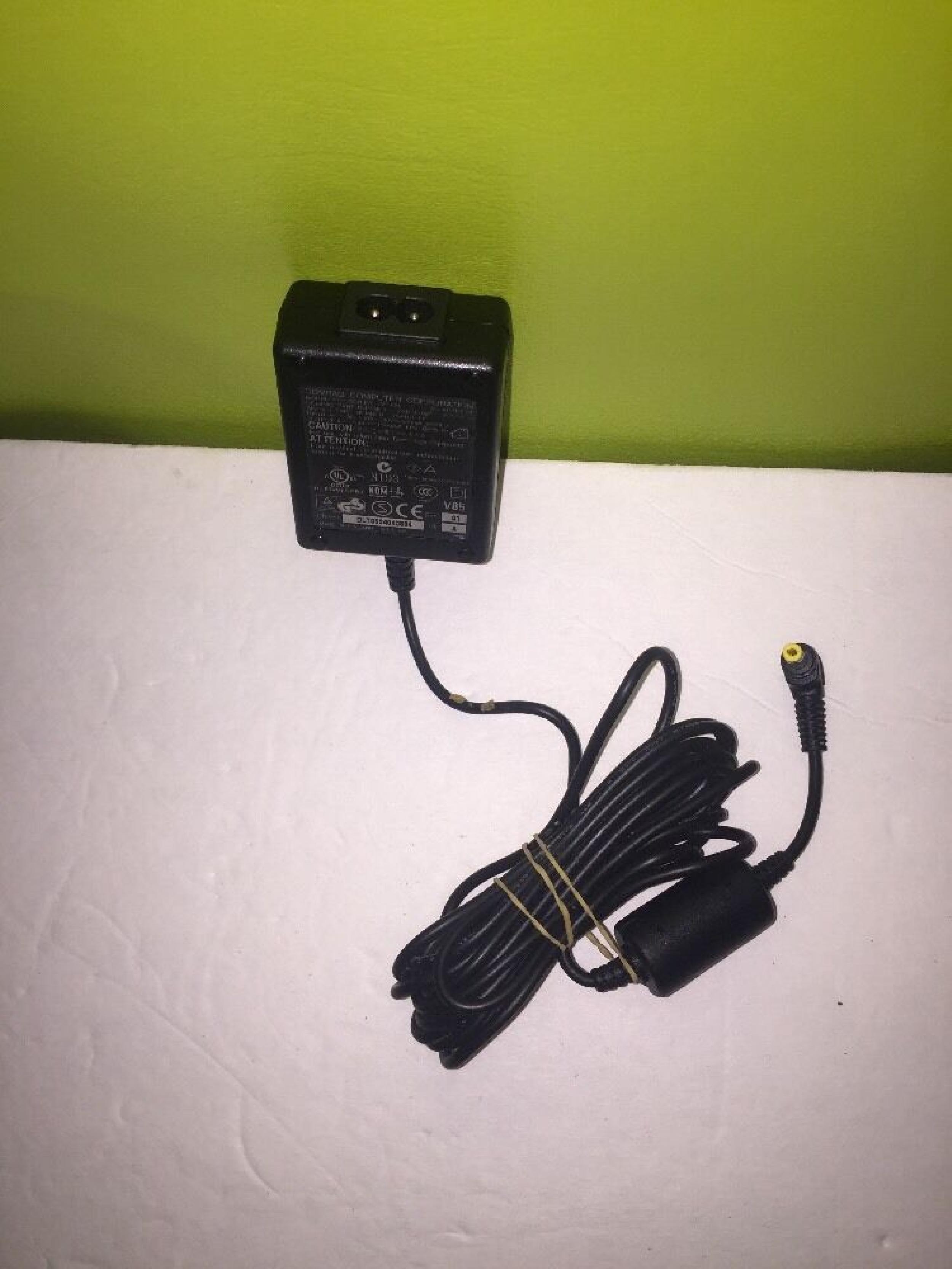 COMPAQ / HEWLETT PACKARD / HP 164410-001 10V DC 1.5A AC ADAPTER WITH BARREL CONNECTOR