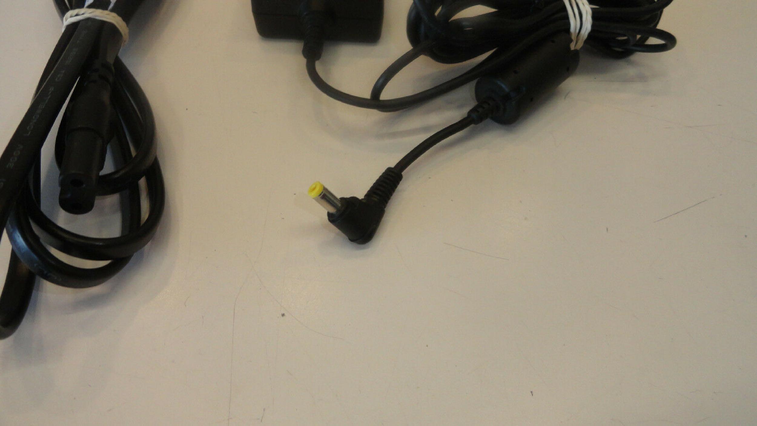 COMPAQ / HEWLETT PACKARD / HP 164410-001 10V DC 1.5A AC ADAPTER WITH BARREL CONNECTOR