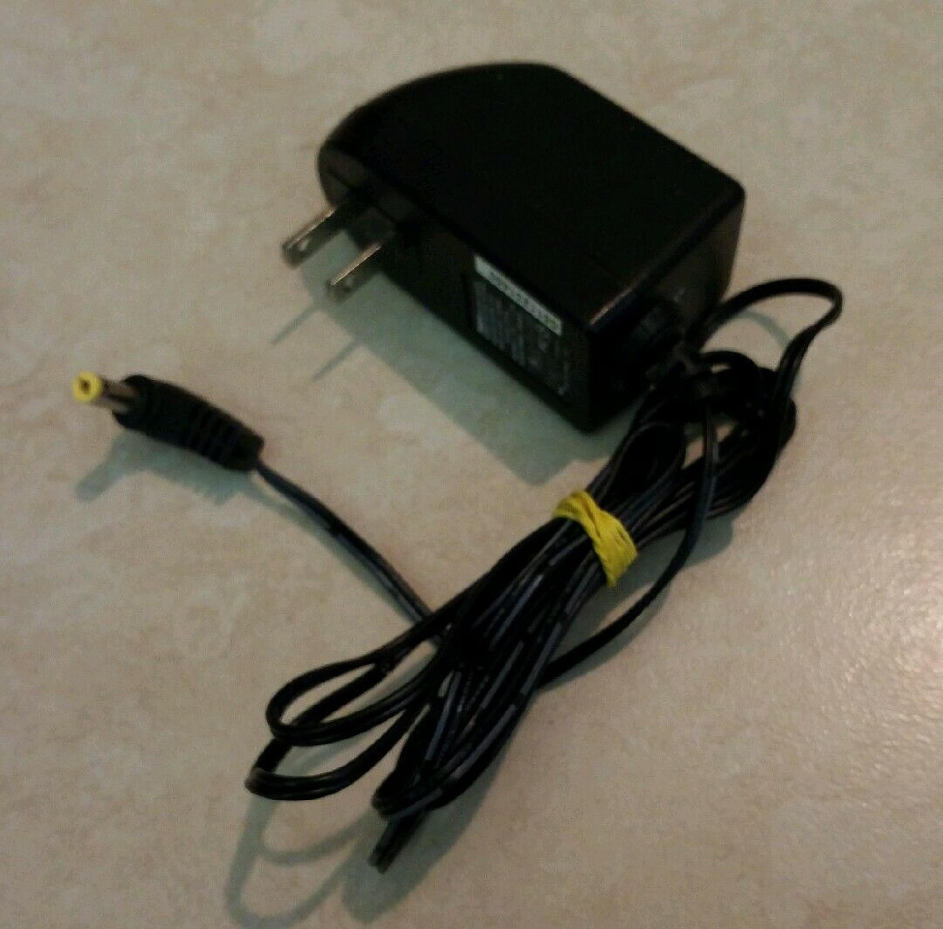 SUNNY SYS1298-1812-W2 12V DC 1.5A 18W AC ADAPTER WITH BARREL CONNECTOR OD:5.5MM ID:2.2