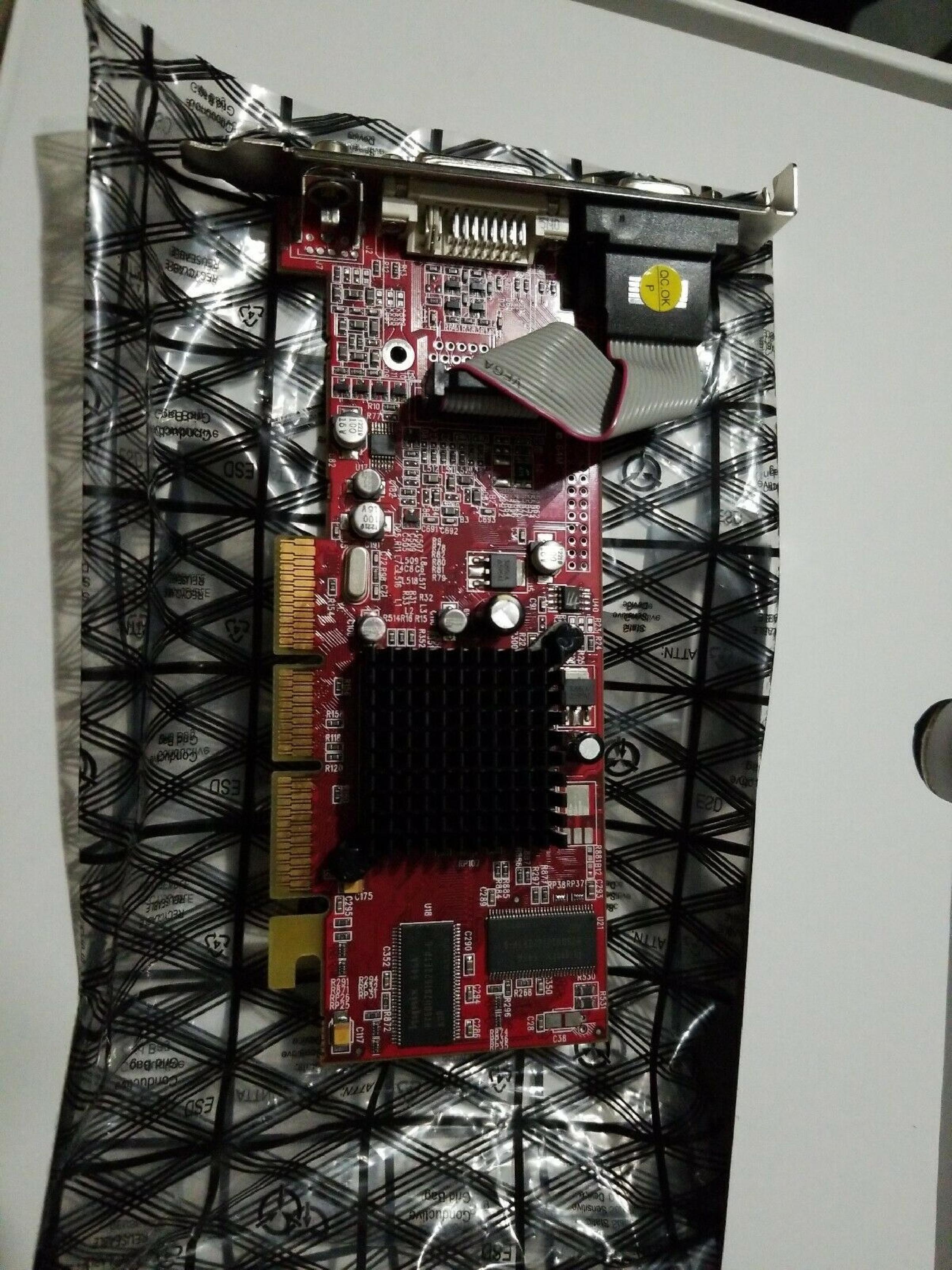 ATI RV6DE RADEON 7000 32MB AGP VIDEO CARD WITH DVI VGA AND TV-OUT PORTS