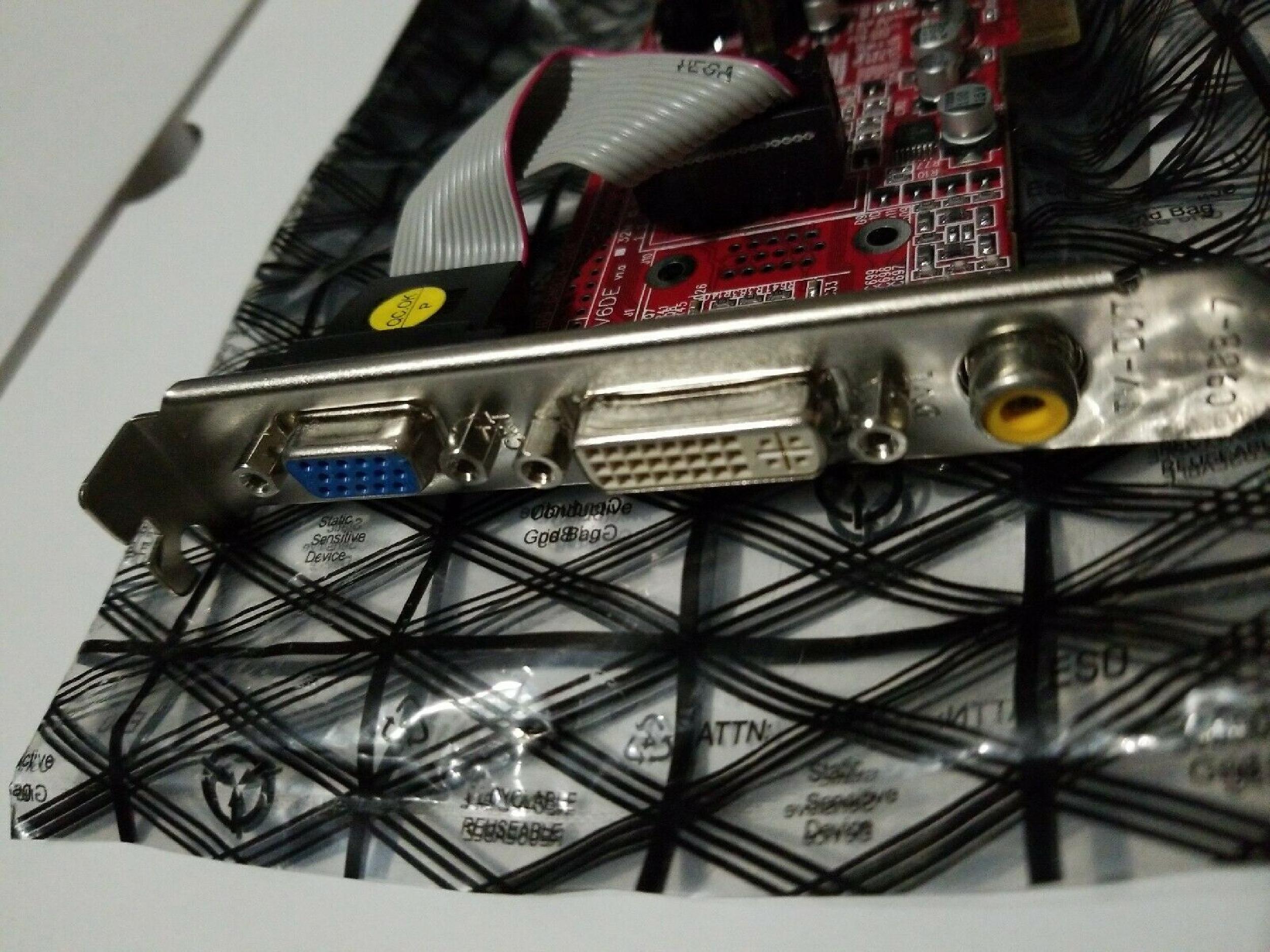 ATI RV6DE RADEON 7000 32MB AGP VIDEO CARD WITH DVI VGA AND TV-OUT PORTS