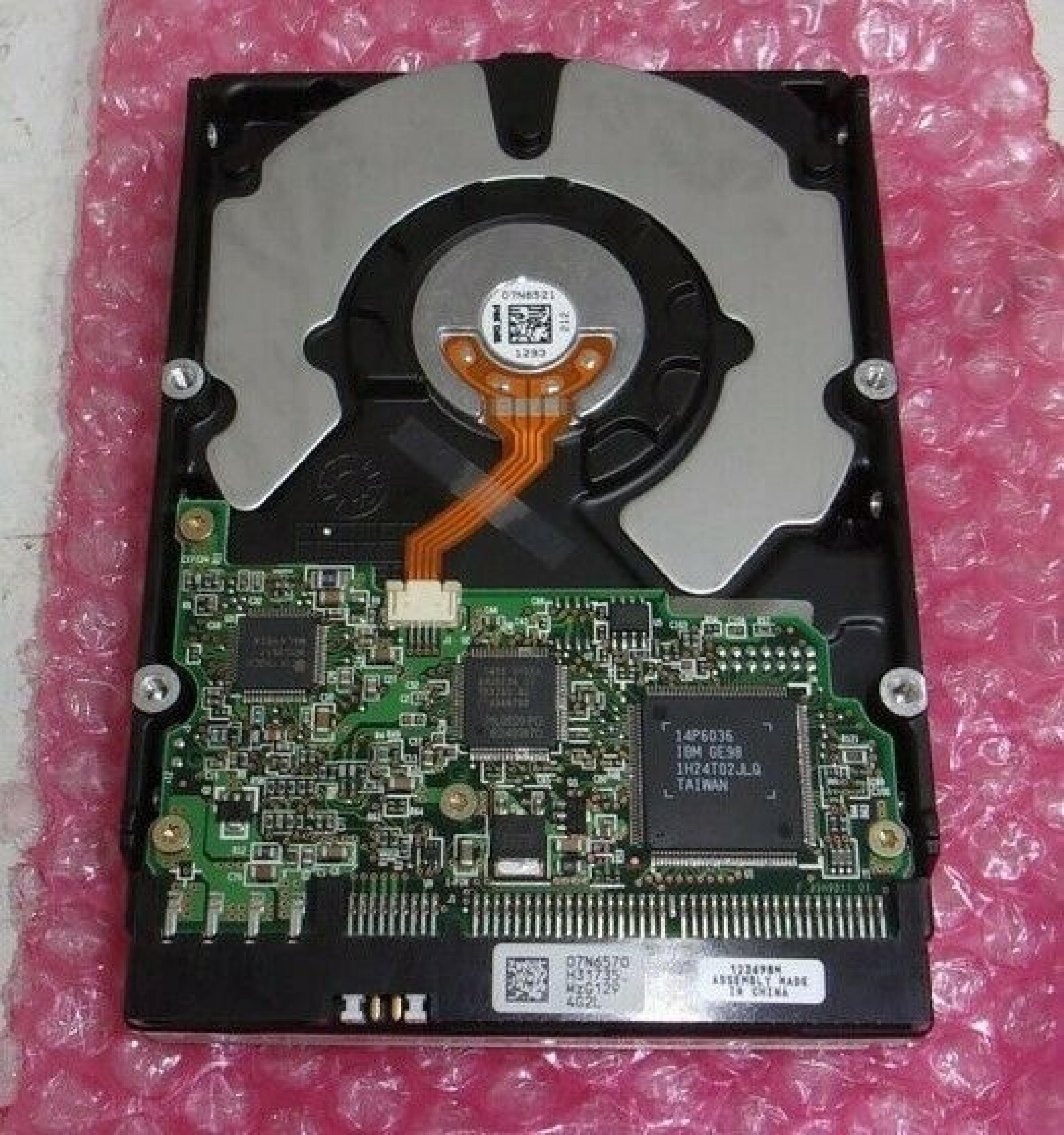 IBM / HITACHI / IBM IC35L020AVER07-0 DESKSTAR 20GB AT 3.5 INCH HARD DRIVE IDE AUG-2001 MLC H32368 LBA 39.102.336 JAN-2002 40.188.960 F/W A45A H32238 DATE SEP-2001 OCT-2001 N79 20.5GB HD FEB-2002