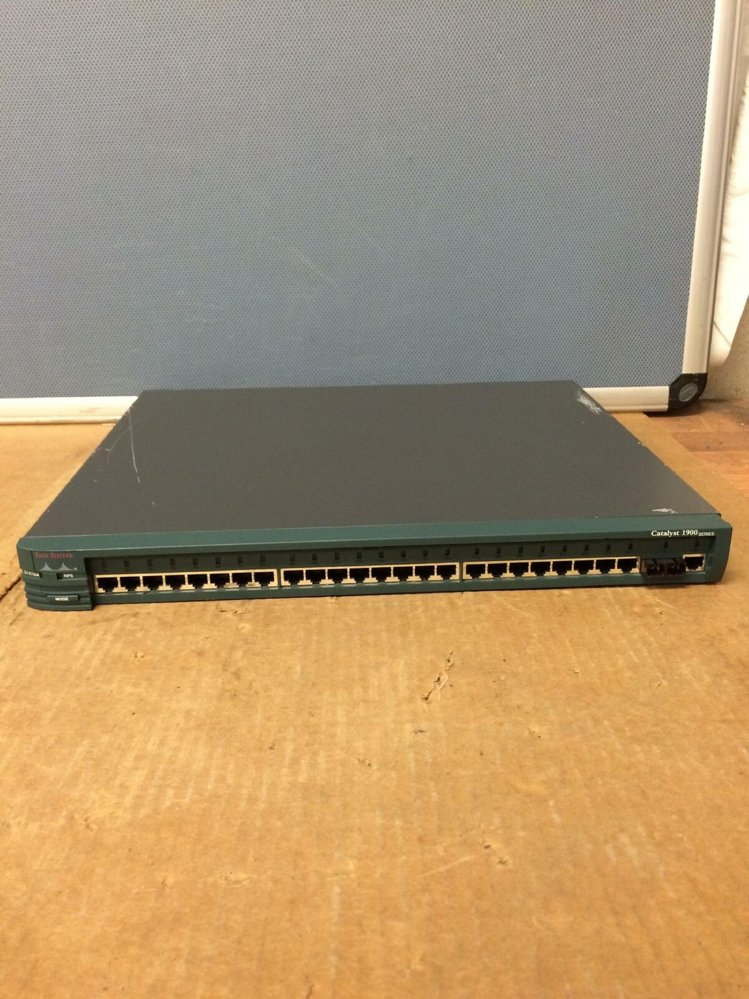 CISCO SYSTEMS CATALYST 1900 CATALYST 1900 24 PORT 10BT 2X 100BTX ETHERNET SWITCH DC POWER 24-PORT 10BASET / 100BASETX