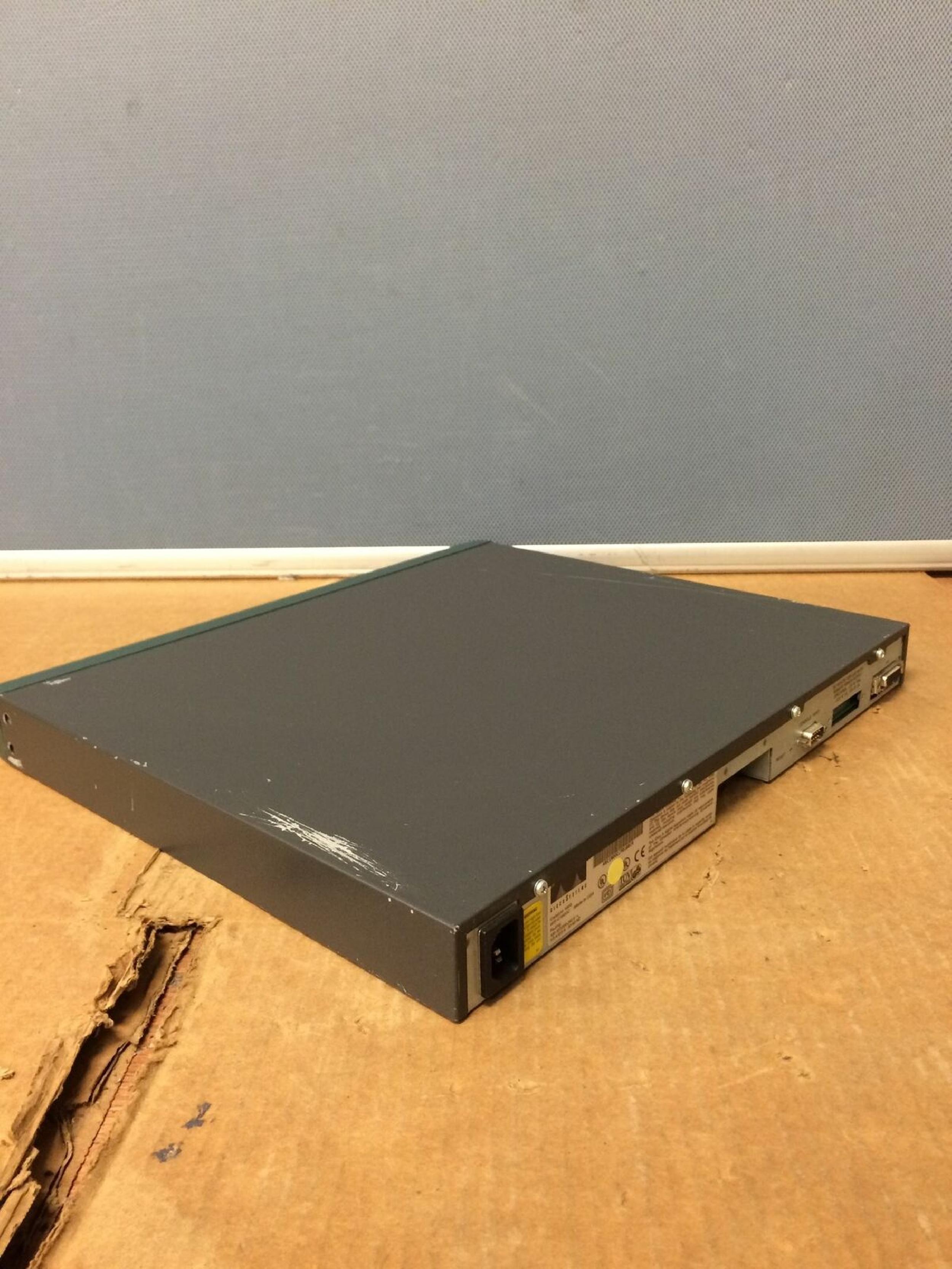 CISCO SYSTEMS CATALYST 1900 CATALYST 1900 24 PORT 10BT 2X 100BTX ETHERNET SWITCH DC POWER 24-PORT 10BASET / 100BASETX