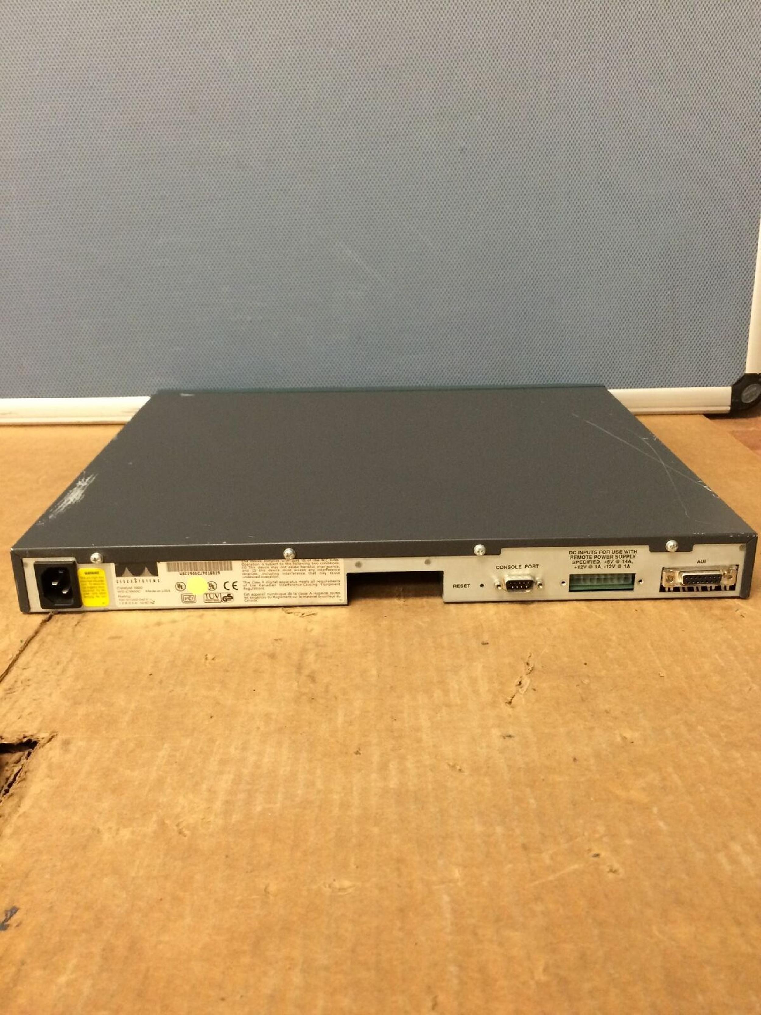 CISCO SYSTEMS CATALYST 1900 CATALYST 1900 24 PORT 10BT 2X 100BTX ETHERNET SWITCH DC POWER 24-PORT 10BASET / 100BASETX