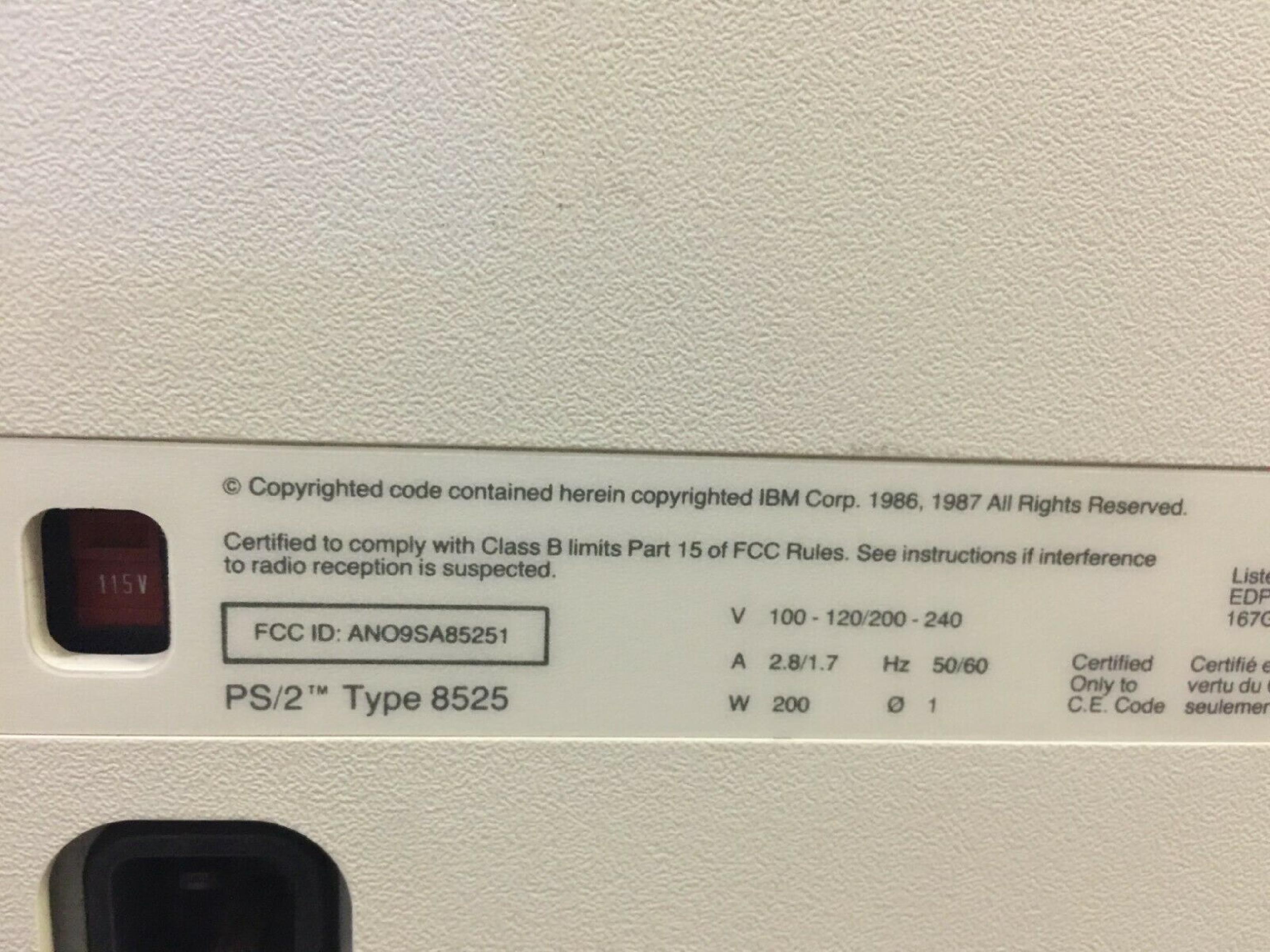 IBM MODEL 25 TERMINAL, POWERS ON