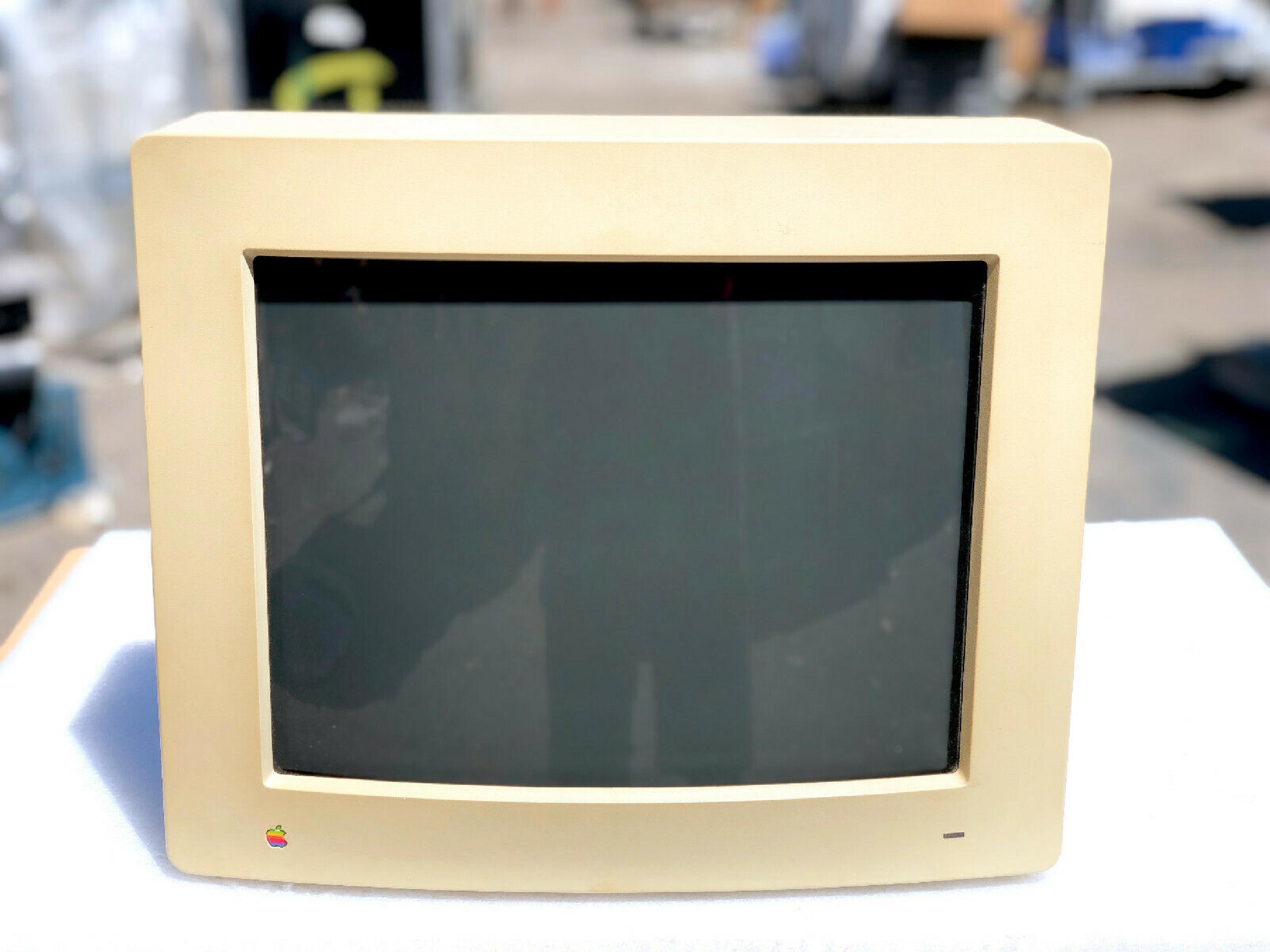 APPLE RGB MONITOR RGB, 13INCH COLOR HIGH RESOLUTION