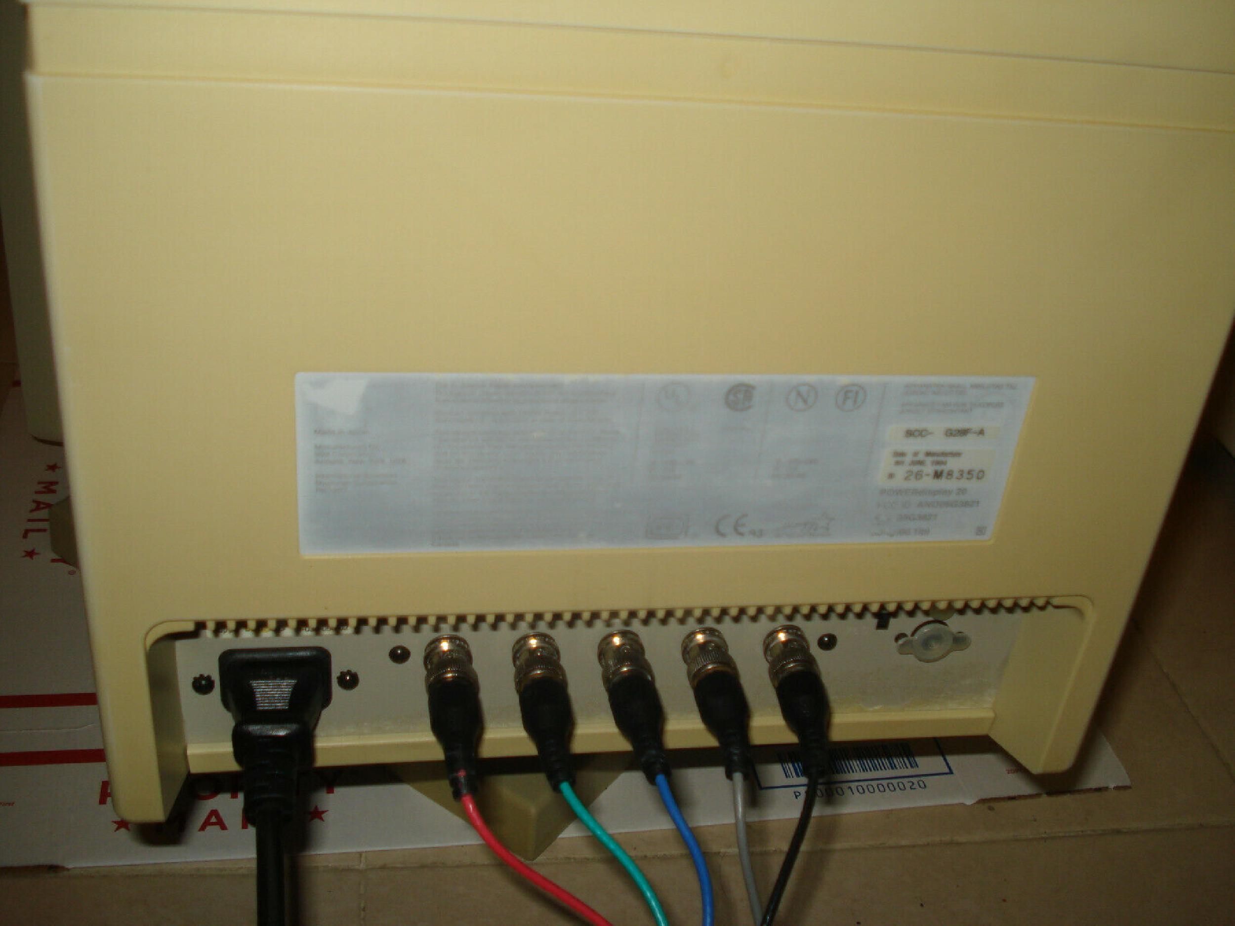 IBM 09G3821 VGA POWER DISPLAY 20, TESTED-DIM, CLEAR PICTURE GOOD PICTURE, YELLOWED CASE SMALL CRACK