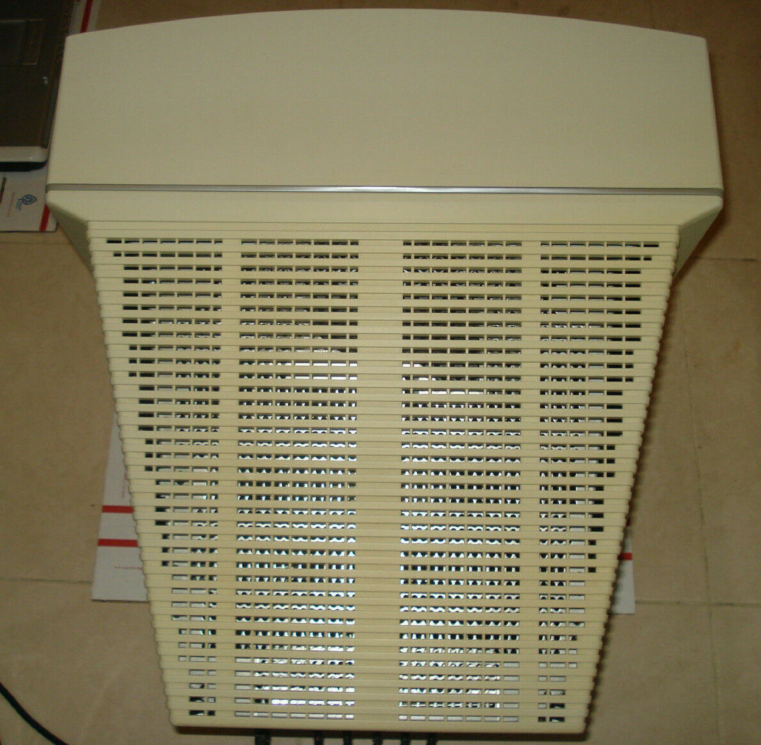 IBM 09G3821 VGA POWER DISPLAY 20, TESTED-DIM, CLEAR PICTURE GOOD PICTURE, YELLOWED CASE SMALL CRACK