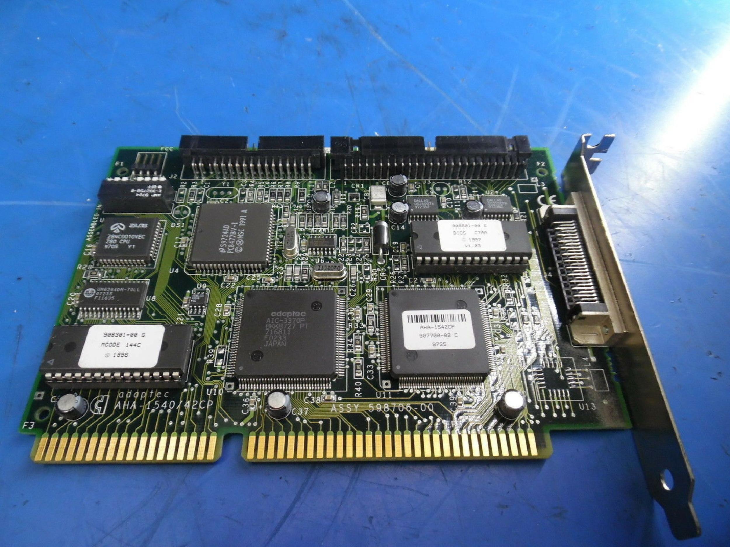 ADAPTEC AHA-1540/42CP ISA SCSI CARD INTERNAL 50 PIN NARROW & FD EXTERNAL 50 PIN HD