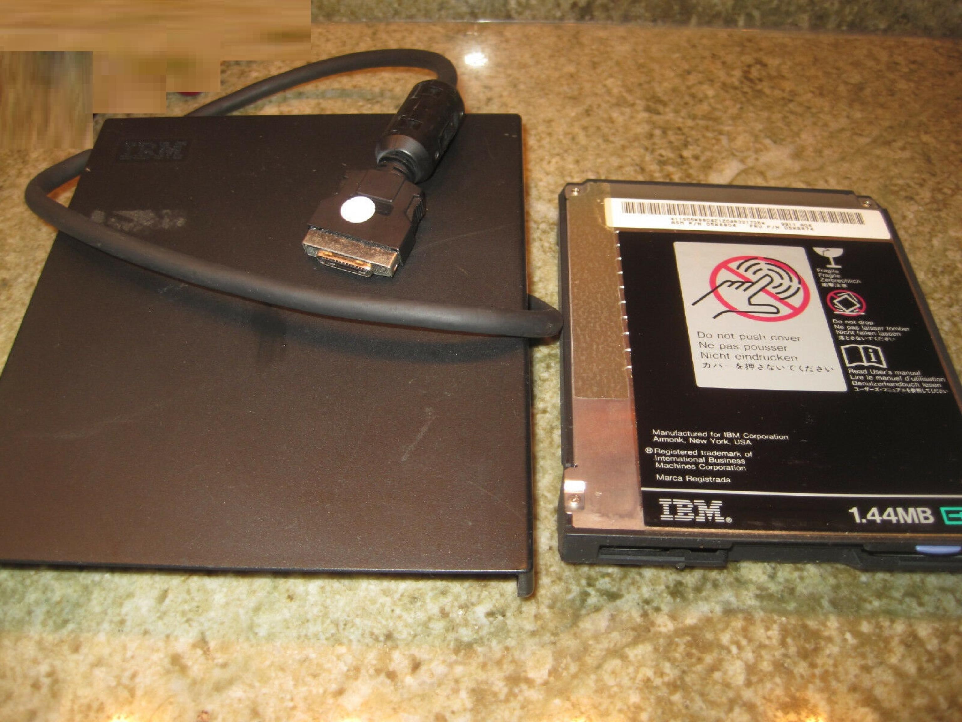 IBM 05K8804 THINKPAD FLOPPY FITS EXTERNAL CASE AND INTERNAL BAY 1.44 DRIVE ASSEMBLY