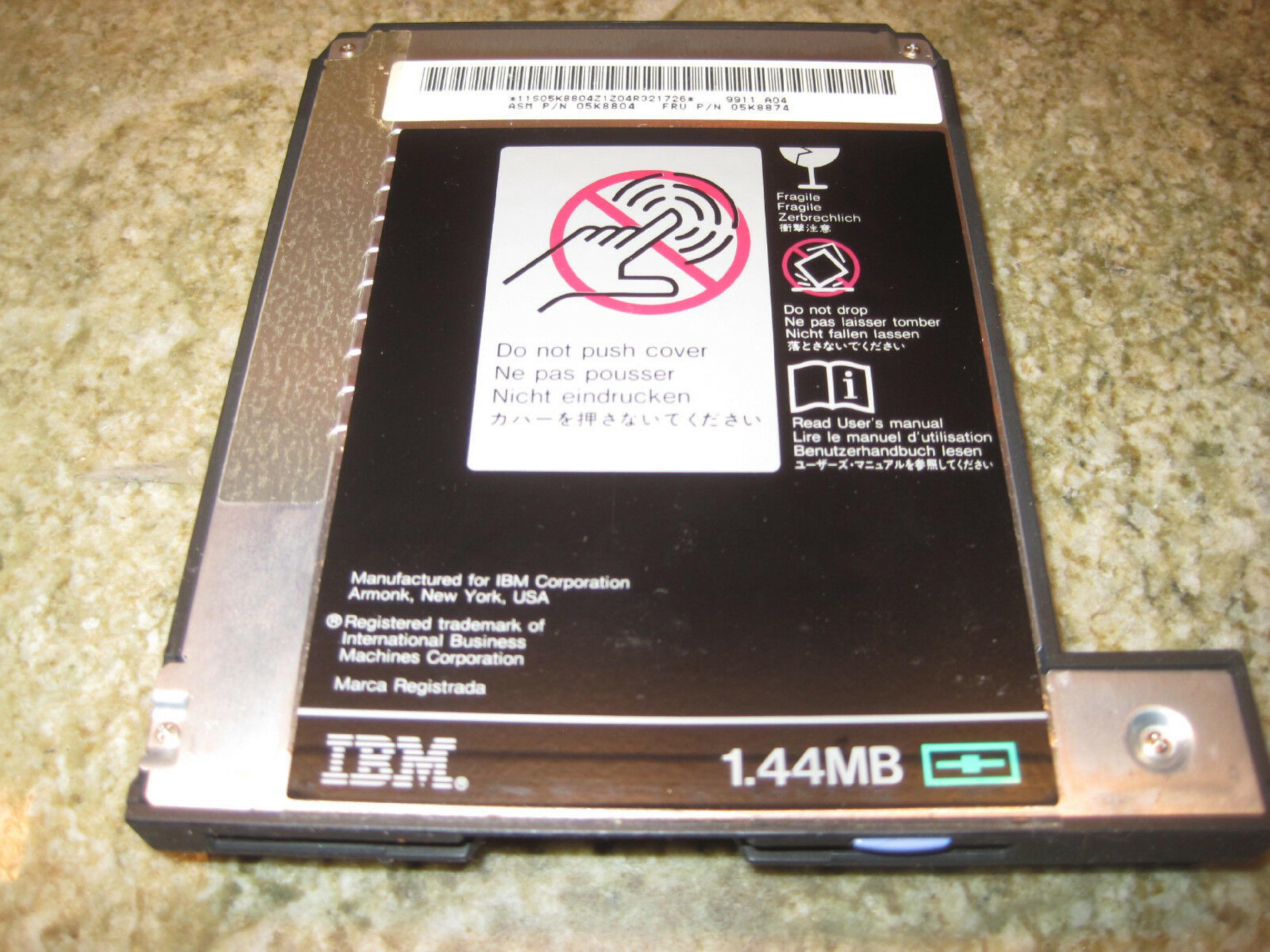 IBM 05K8804 THINKPAD FLOPPY FITS EXTERNAL CASE AND INTERNAL BAY 1.44 DRIVE ASSEMBLY