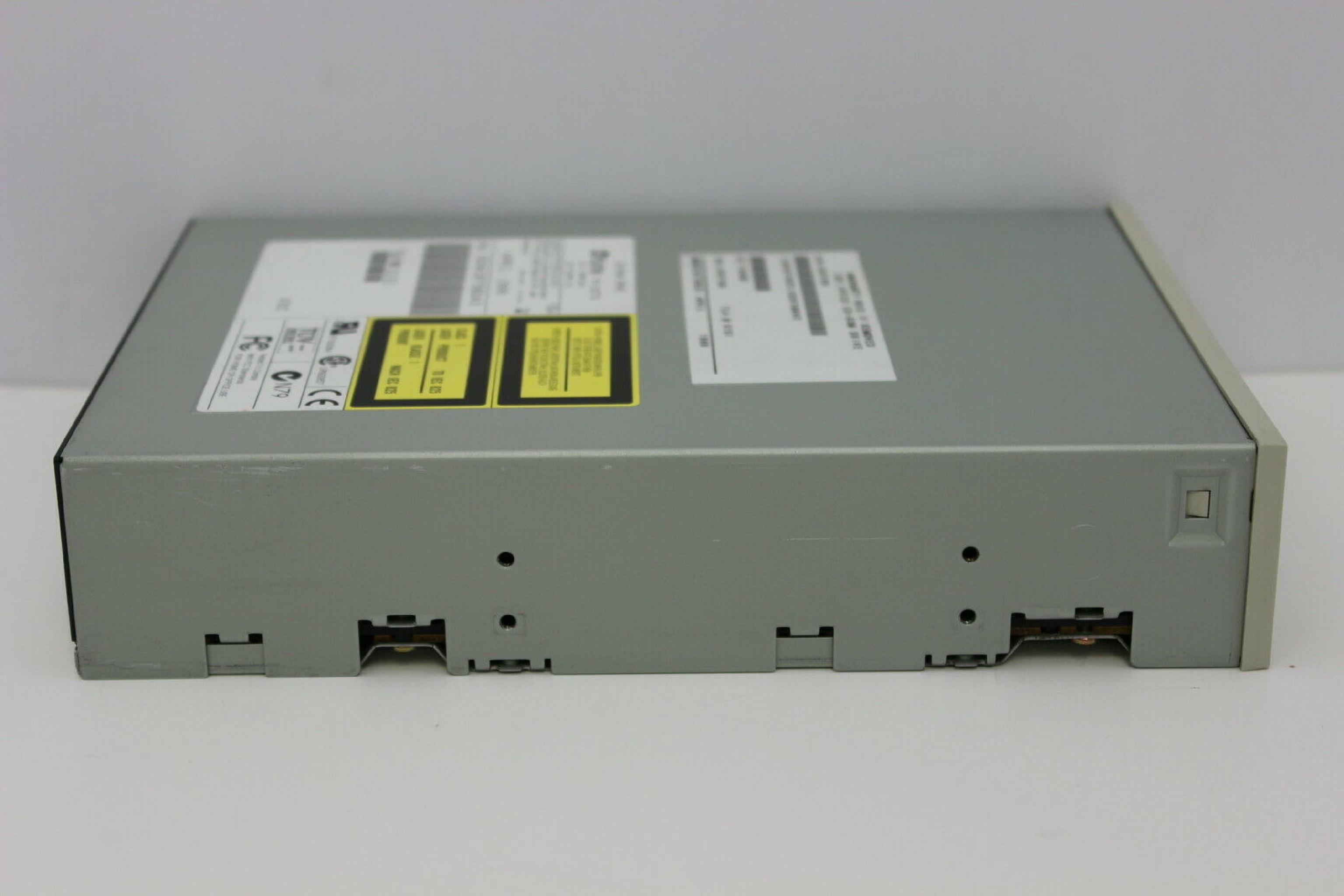 IBM 97H7795 32X SCSI CD ROM 68 PIN WHITE BEZEL