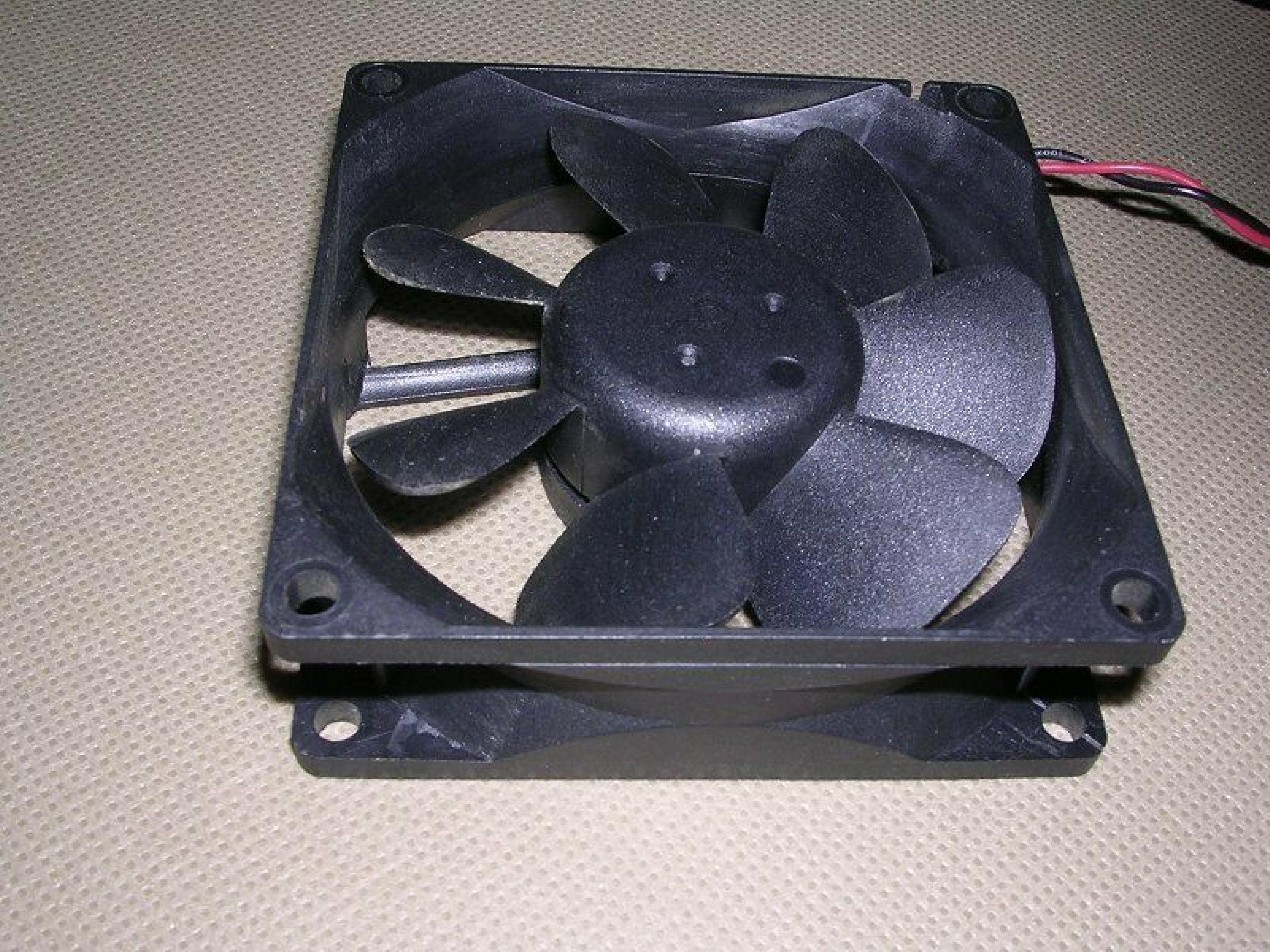 QUIETEK SB0812M 12V DC FAN 80MM BY 25MM 2 WIRE X WIRES CUT, 12VDC 0.14A