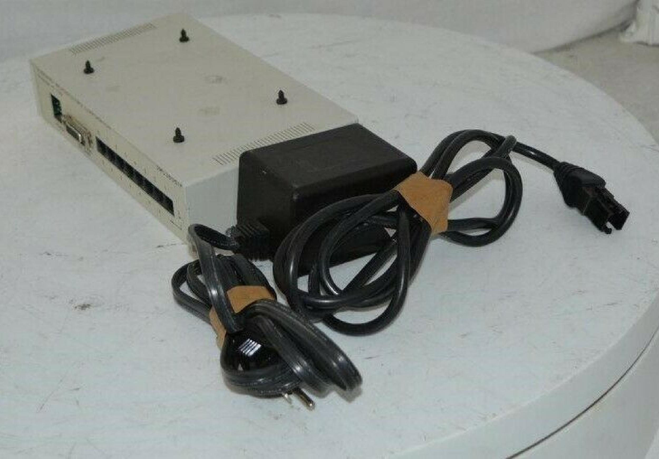 SMC / STANDARD MICROSYSTEMS CORPORATION 720.203 10BT CONCENTRATOR HUB 8 RJ45 1 AUI WITH SUPPLY