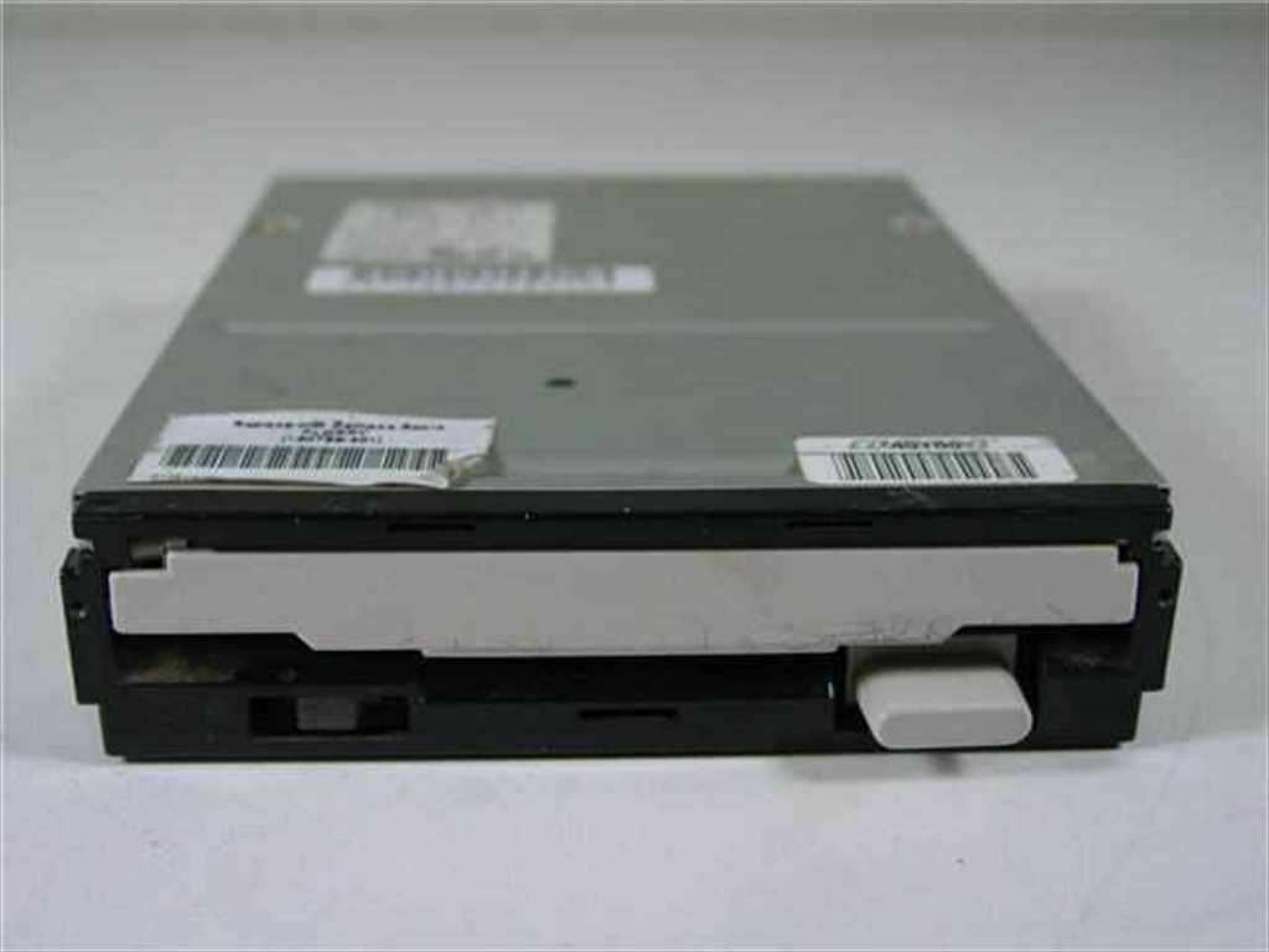 COMPAQ / HEWLETT PACKARD / HP 160788-301 FLOPPY PULLED FROM PRESARIO 3060 WITH NO FACE PLATE