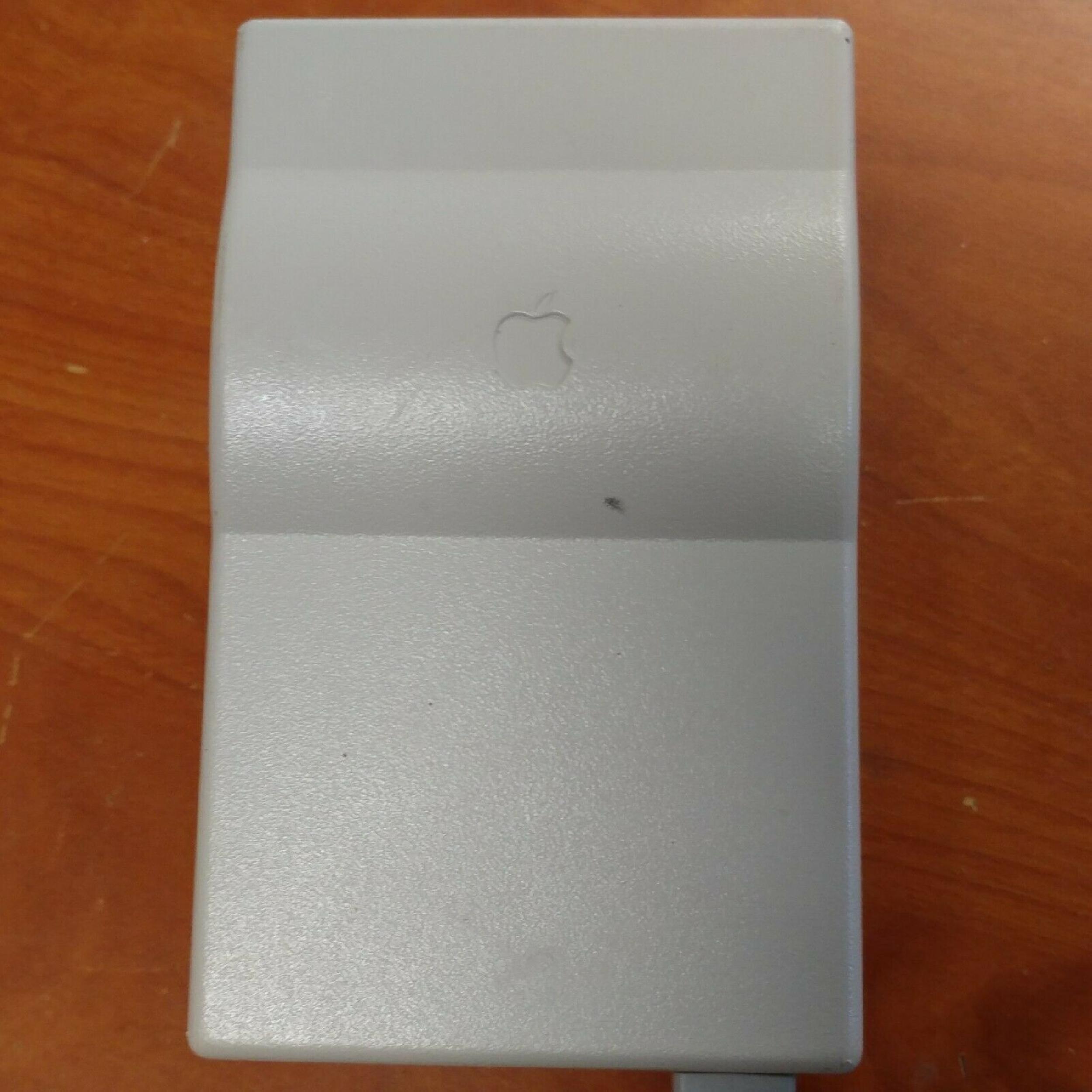 APPLE M8010 AC ADAPTER STYLEWRITER 9.5VDC 1.5A, 6FT CABLE WITH BARREL CONNECTOR, OD:5.5MM, ID:2.15MM, WALL STYLE, NEGATIVE INSIDE POLE