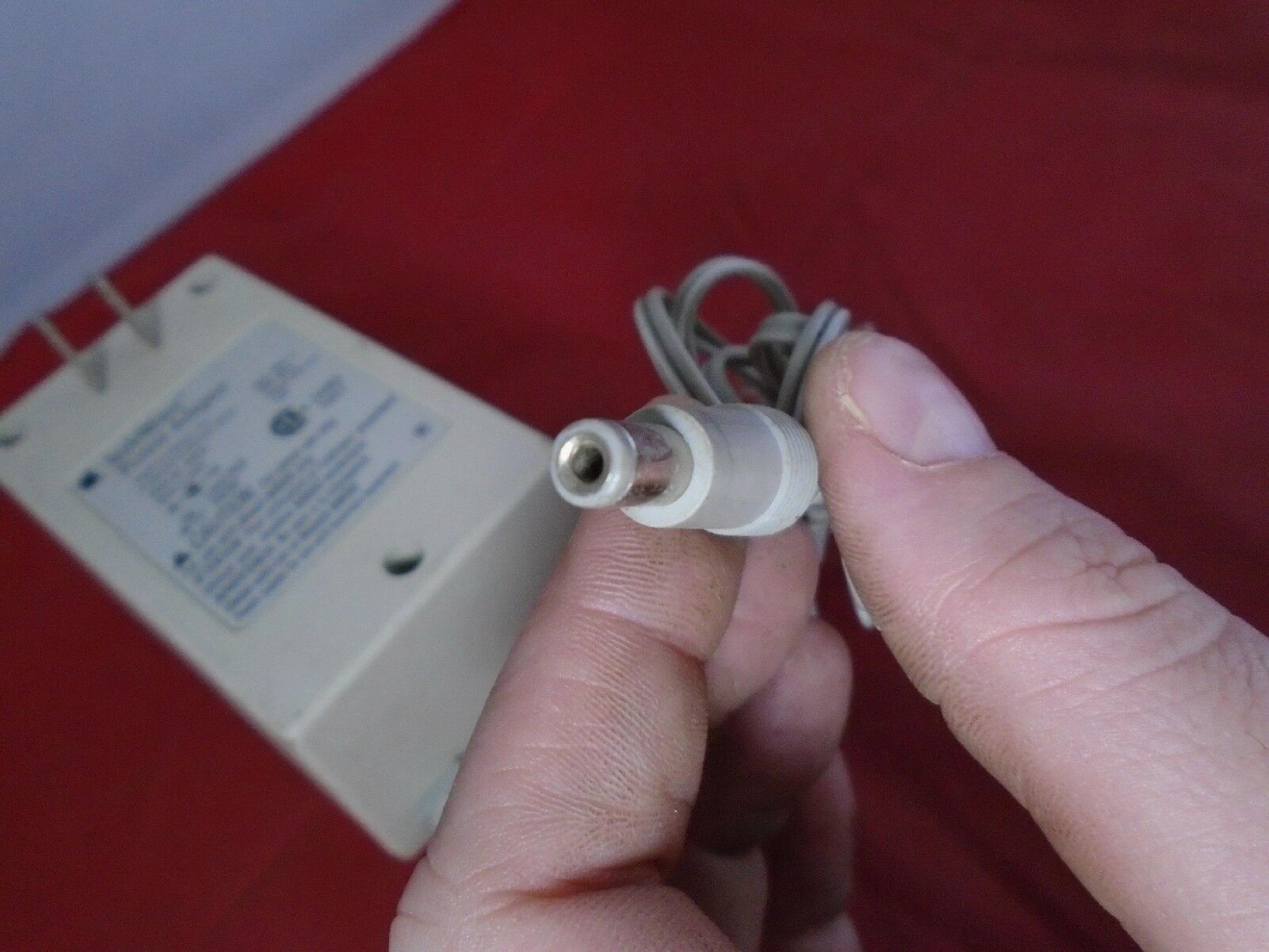 APPLE M8010 AC ADAPTER STYLEWRITER 9.5VDC 1.5A, 6FT CABLE WITH BARREL CONNECTOR, OD:5.5MM, ID:2.15MM, WALL STYLE, NEGATIVE INSIDE POLE