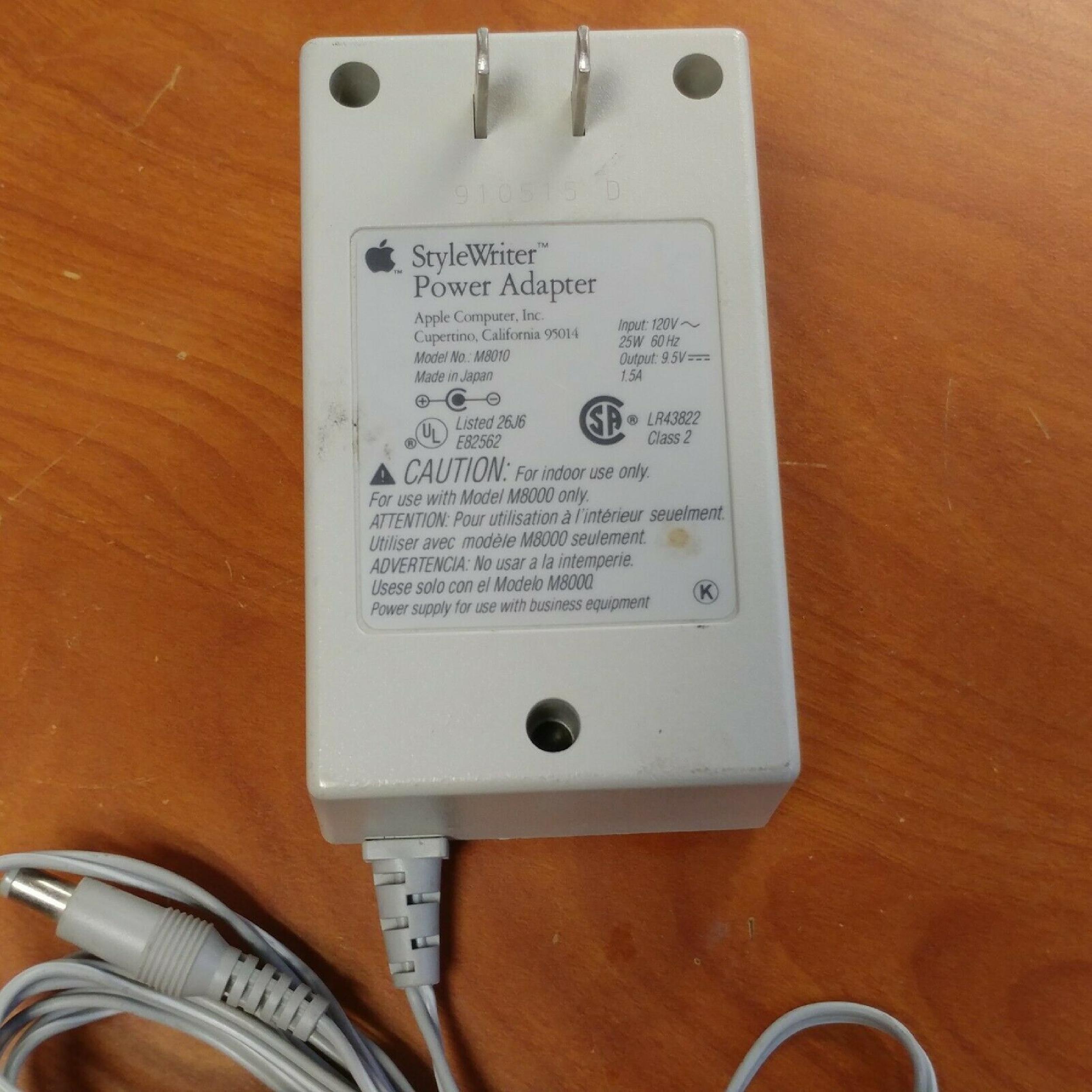 APPLE M8010 AC ADAPTER STYLEWRITER 9.5VDC 1.5A, 6FT CABLE WITH BARREL CONNECTOR, OD:5.5MM, ID:2.15MM, WALL STYLE, NEGATIVE INSIDE POLE