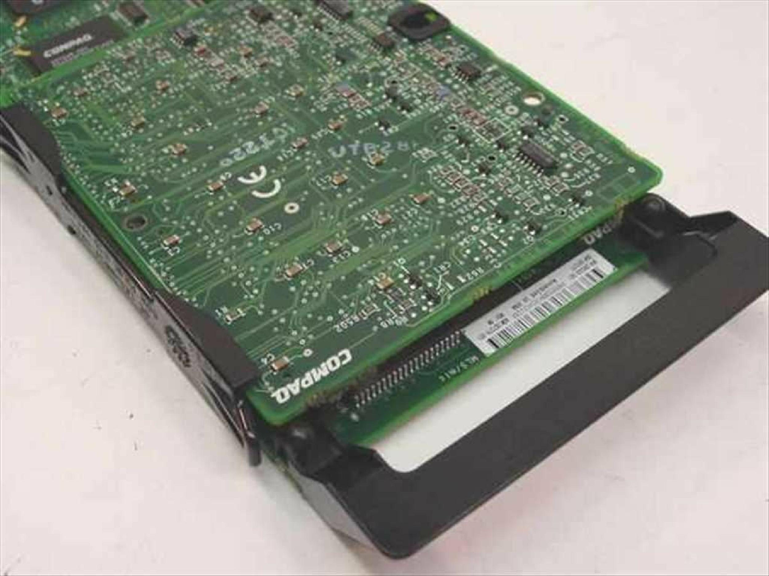 COMPAQ / HEWLETT PACKARD / HP 295243-001 68PIN SCSI RAID CONTROLLER 2DH ARRAY PCI WITH BATTERY CARD