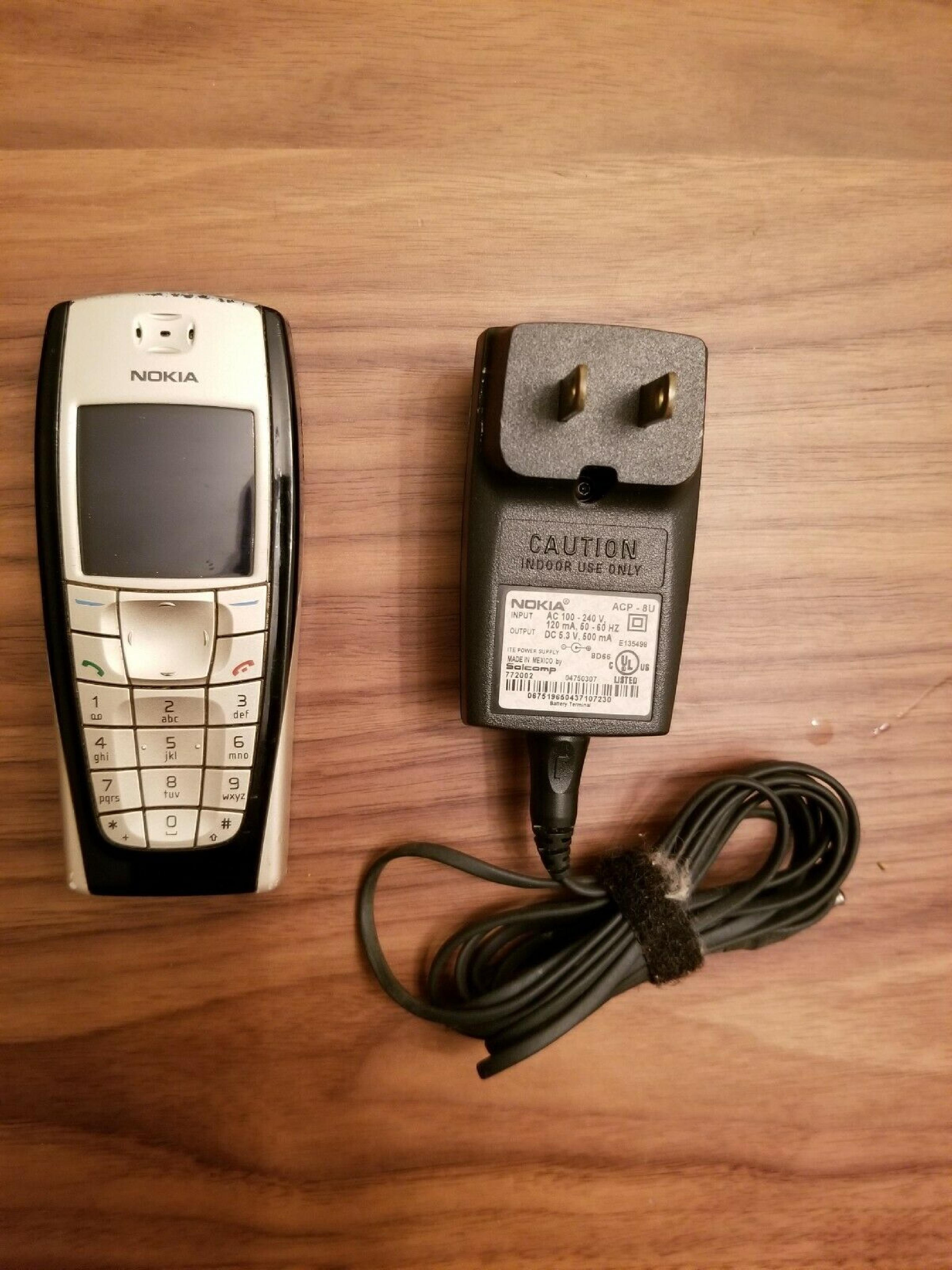 NOKIA 6200 MOBILE PHONE WITH BATTERY AND MANUAL AND CHARGER