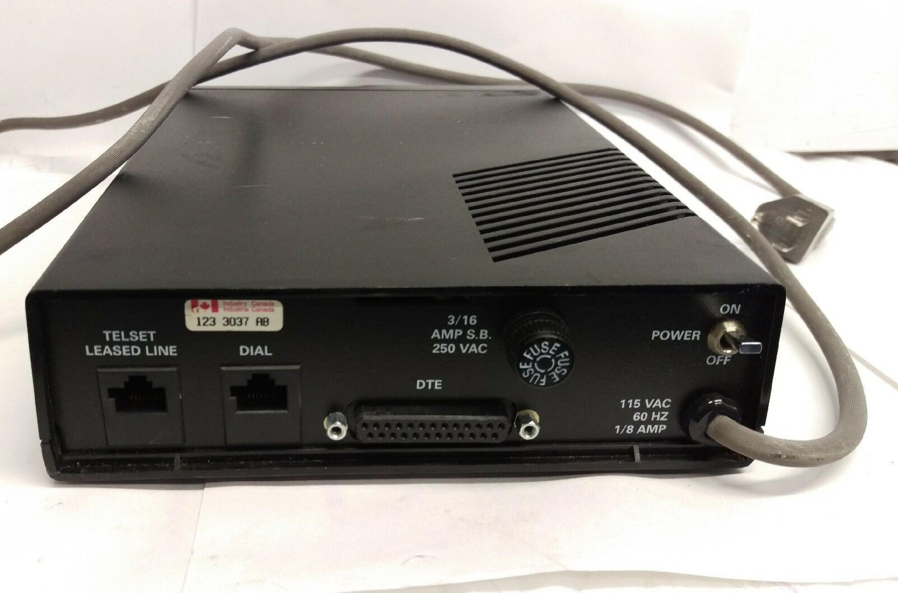 BLACK BOX / UDS / MOTOROLA MODEM 325 EXTERNAL MODEM SYNC/ASYNC LEASED/DIAL UP V.3225