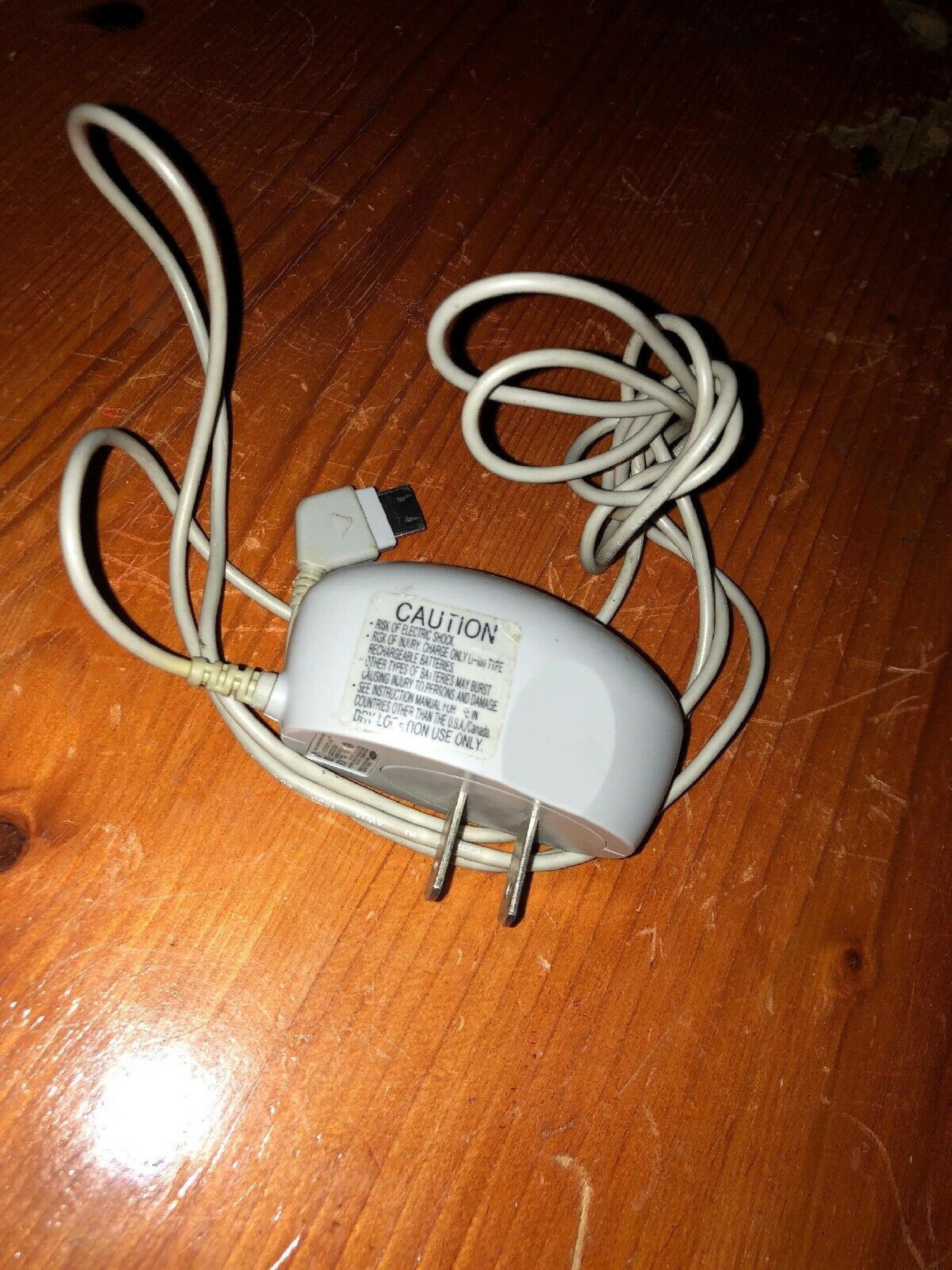 SAMSUNG TAD137JSE TRAVEL ADAPTER INLINE CHARGER WITH 6FT CABLE, WALL MOUNT STYLE