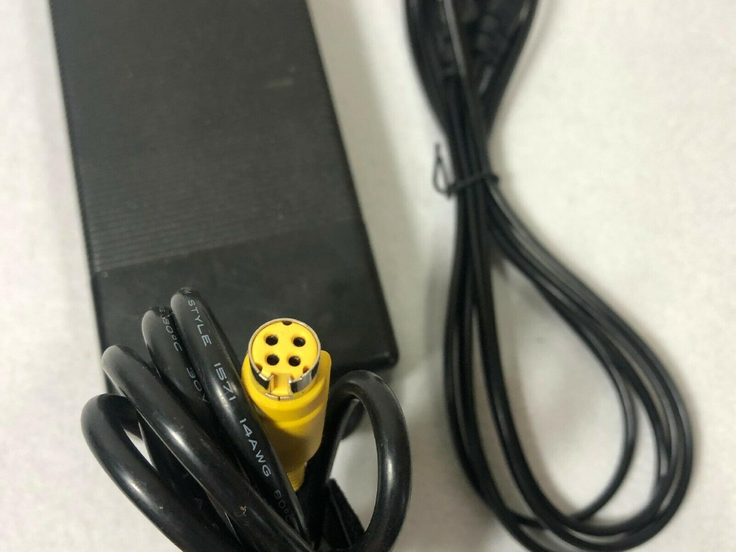 IBM PA-1121-071 AC ADAPTER 16VDC 7.5A, 6FT CABLE WITH 4 PIN DIN CONNECTOR, DESKTOP STYLE FEMALE