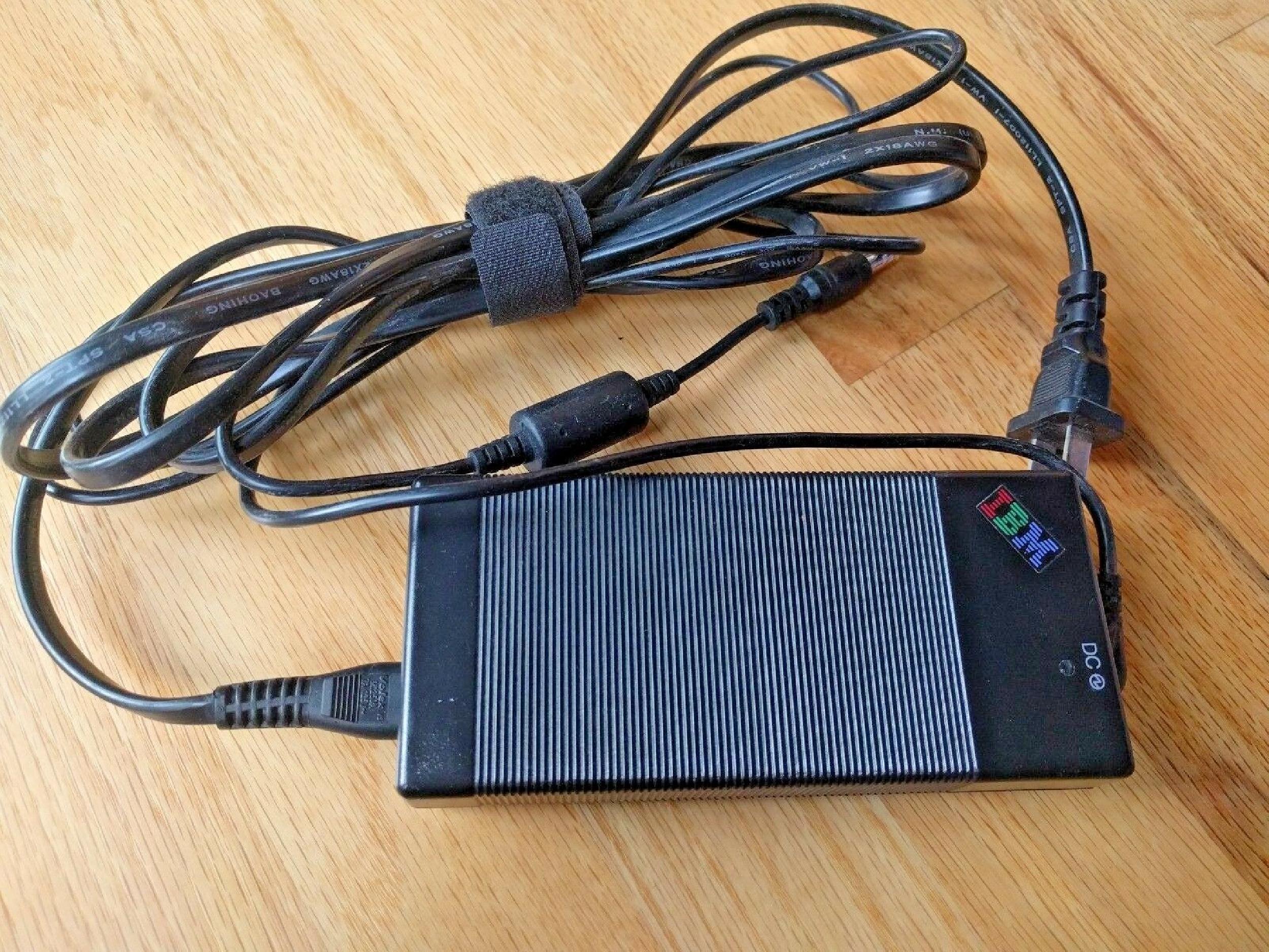 IBM 22P9003 AC ADAPTER 16VDC 4.55A, 6FT CABLE WITH BARREL CONNECTOR, OD:5.5MM, ID:2.4MM, DESKTOP STYLE, NEGATIVE OUTSIDE POLE