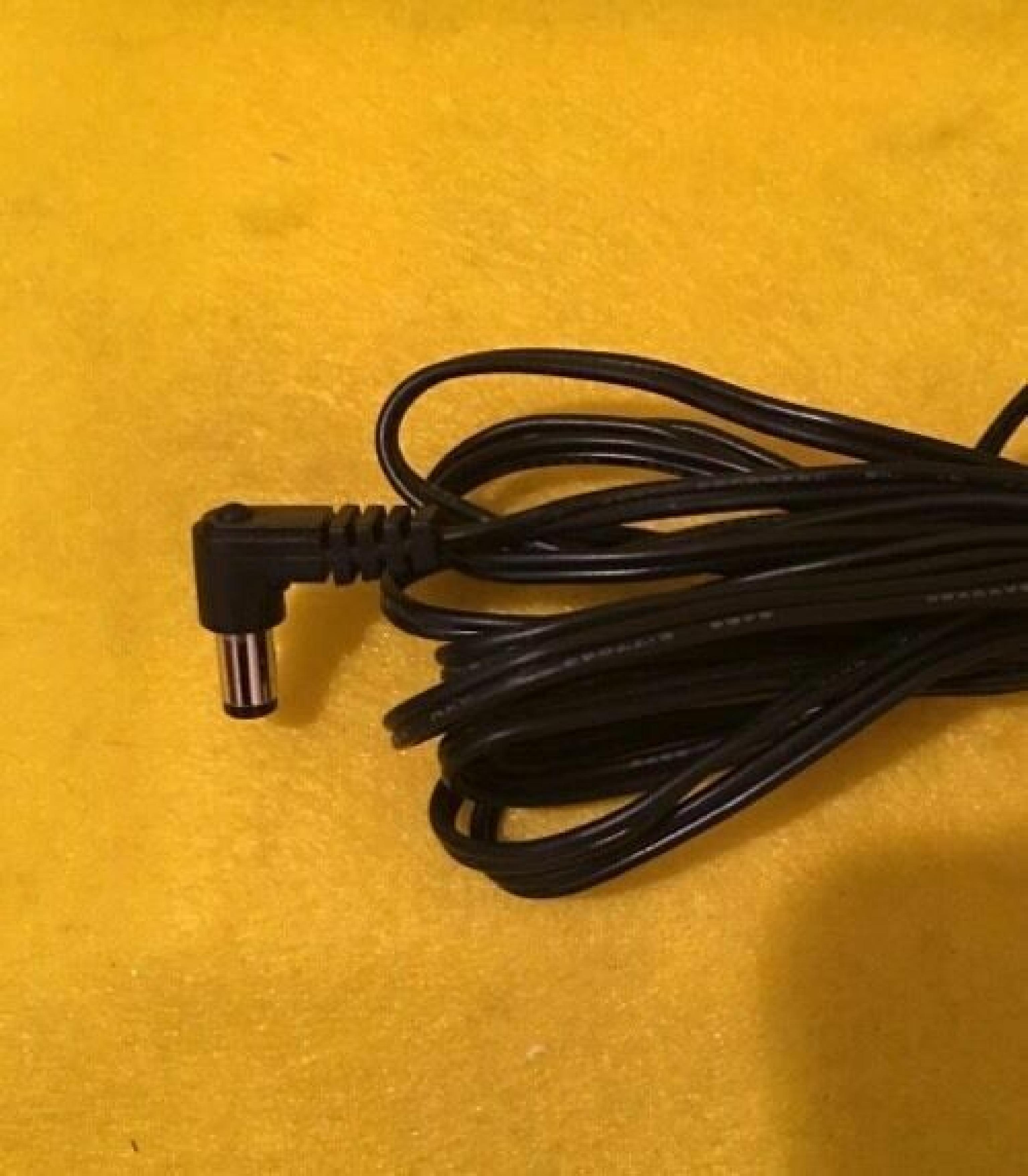 PLANTRONICS UD-0905C AC ADAPTER 9VDC 500MA, 6FT CABLE WITH BARREL CONNECTOR, OD:5.5MM, 2.0MM, WALL STYLE, NEGATIVE OUTSIDE POLE