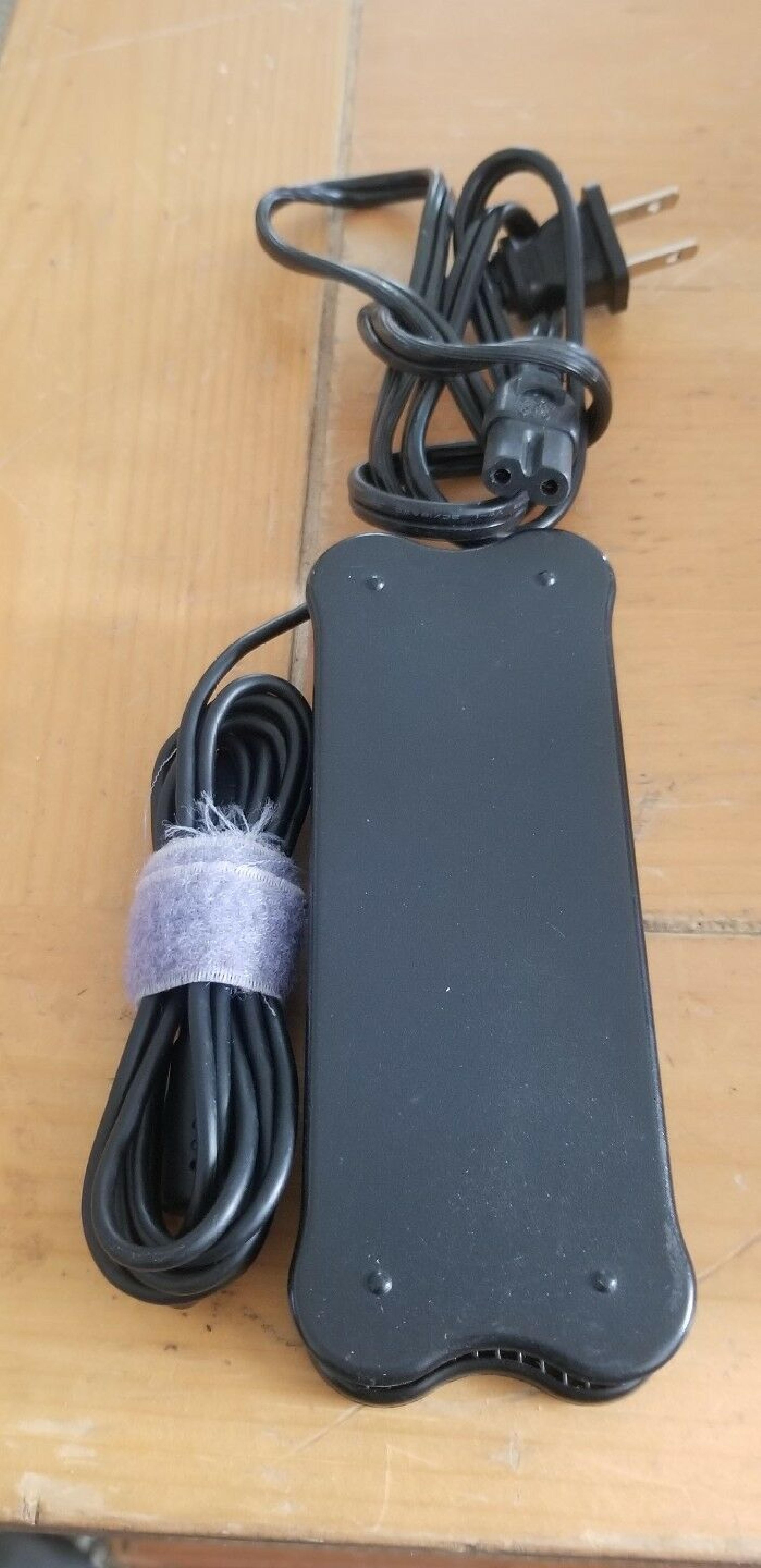 IBM 02K6669 AC ADAPTER 16VDC 4.5A, 6FT CABLE WITH BARREL CONNECTOR, OD:5.4MM, ID:2.4MM, DESKTOP STYLE, NEGATIVE OUTSIDE POLE 16V DC 4.5A CONNECTOR