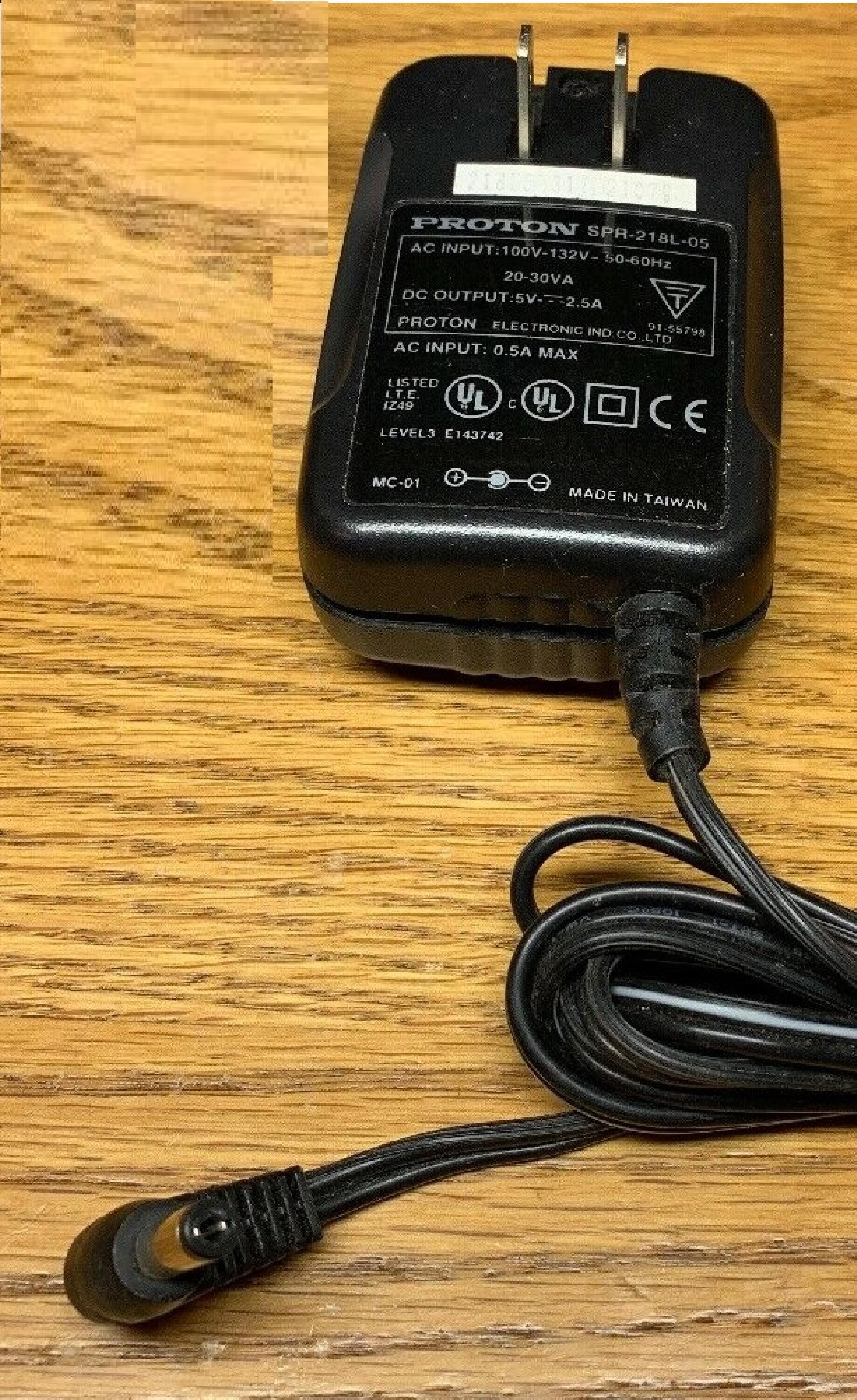 PROTON SPR-218L-05 AC ADAPTER 5VDC 2.5A, 6FT CABLE WITH BARREL CONNECTOR, OD:5.5MM, ID:2.25MM, WALL STYLE, NEGATIVE OUTSIDE POLE 5V 2.5A 2WIRE CONNECTOR OD:5.5MM ID:2.0MM