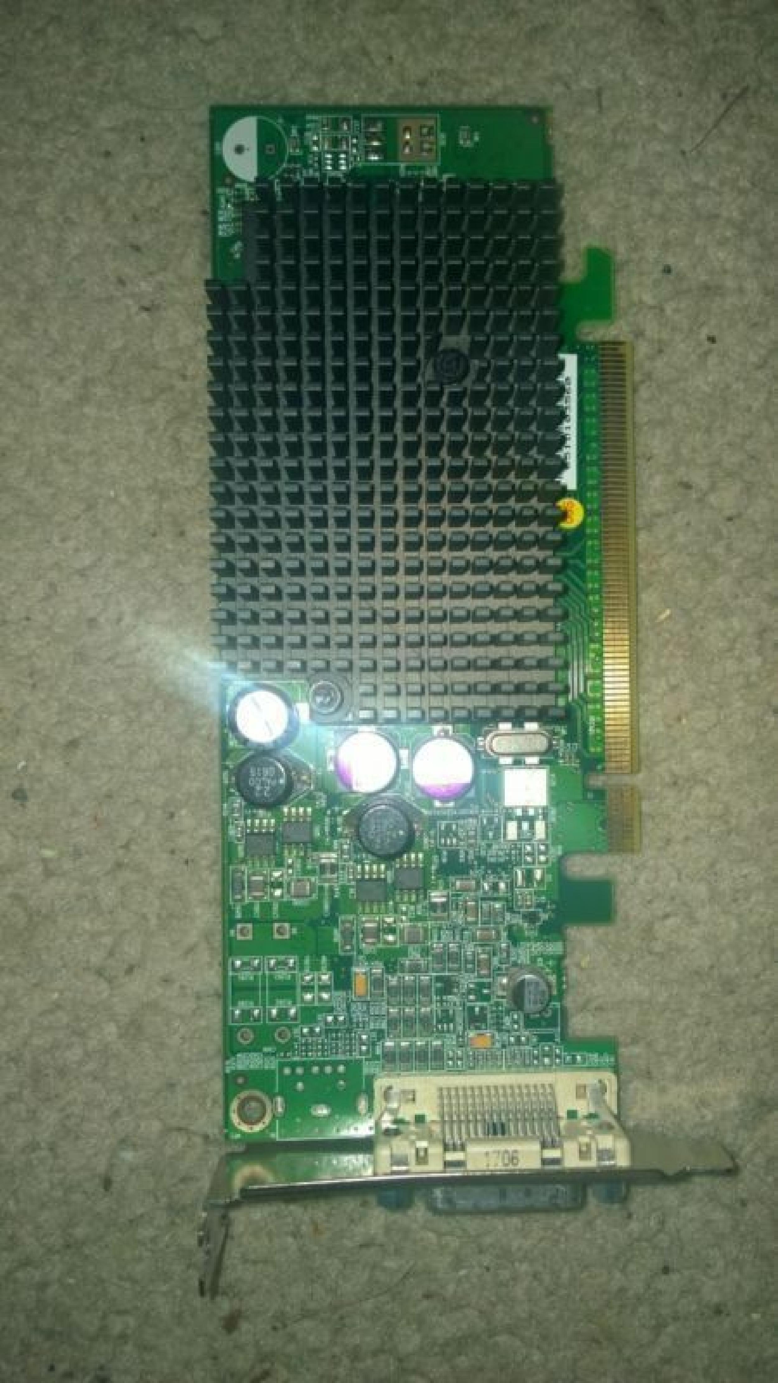 ATI 102A6290500 128MB PCI-E PCI EXPRESS VIDEO CARD WITH DVI PORT DMS-59 OUTPUT