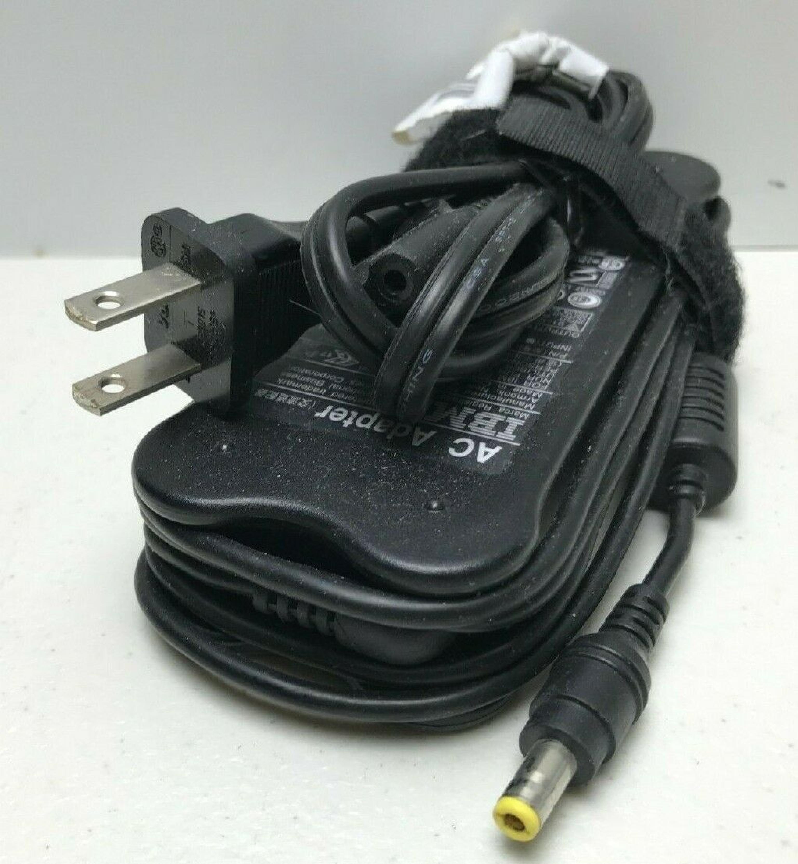 IBM 02K6673 16V DC 4.5A AC ADAPTER WITH BARREL CONNECTOR 16VDC 5.5MM OD, 2.5MM ID