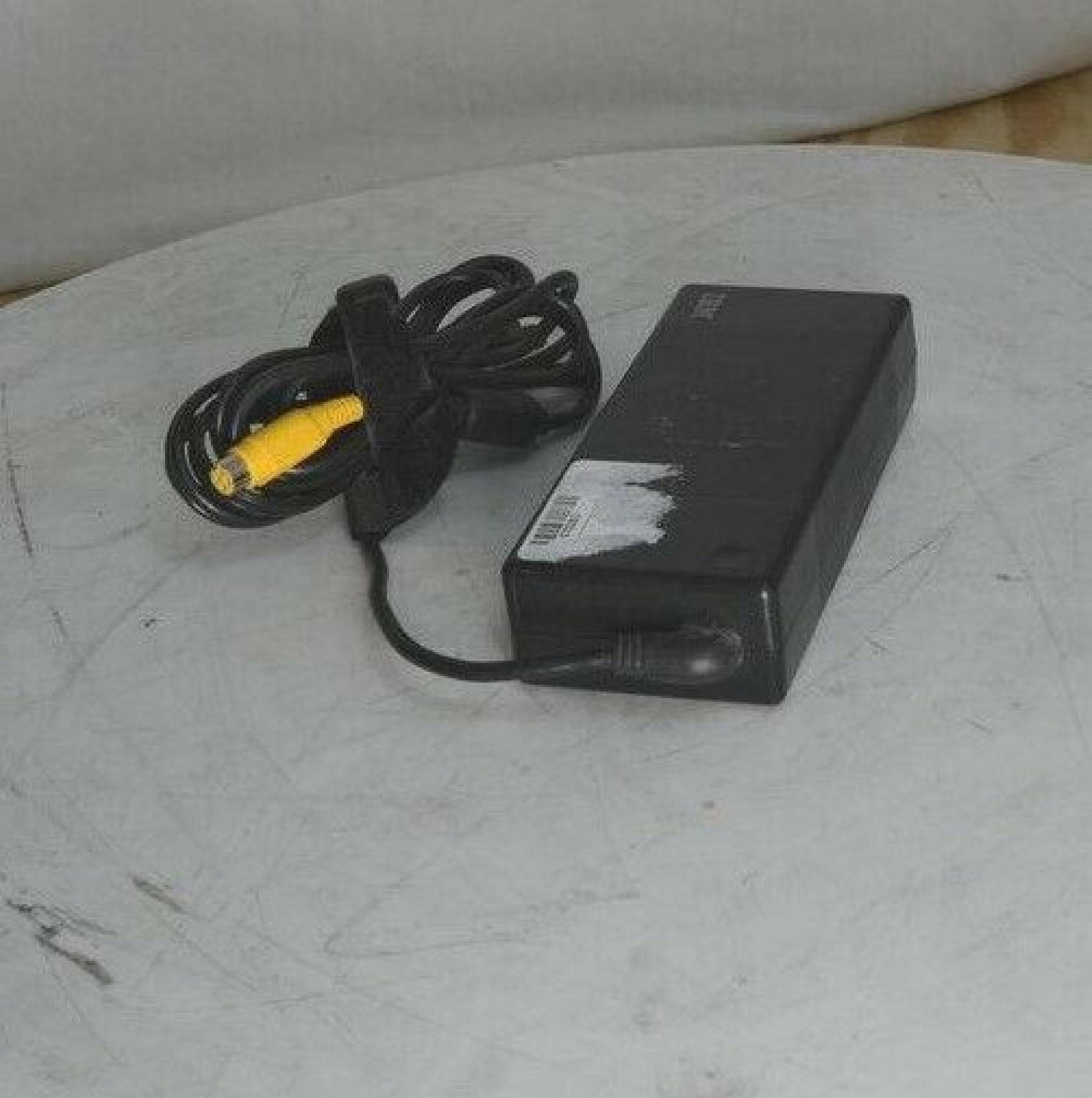 IBM PA-1121-07I 16V DC 7.5A AC ADAPTER FOR LENOVO WITH 4 PIN CONNECTOR