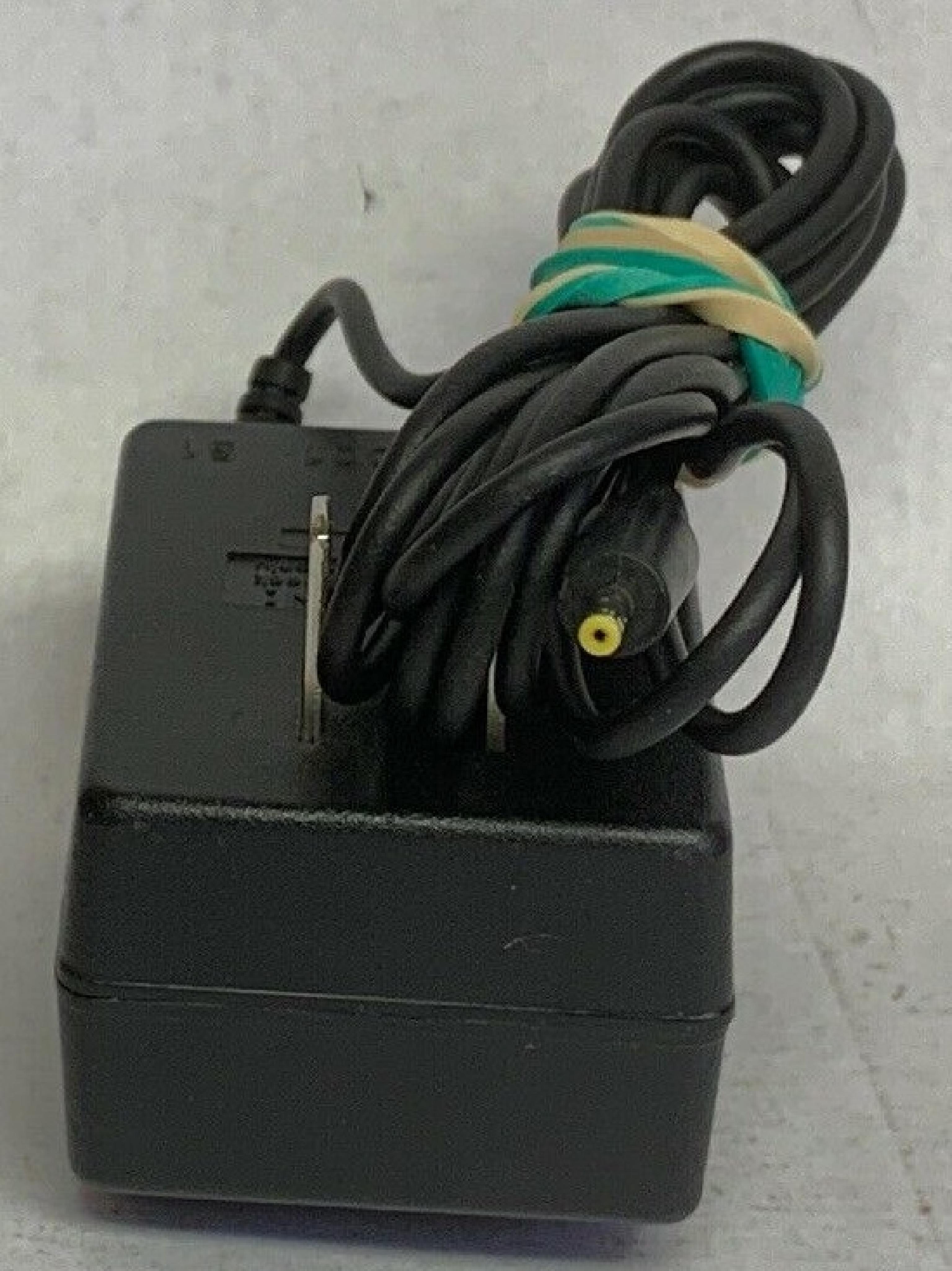 KYOCERA TXACA0C01 TRAVEL CHARGER FOR 2135, 2325, 3225, KX434 5.2V DC 400MA AC ADAPTER WITH BARREL CONNECTOR WALL STYLE