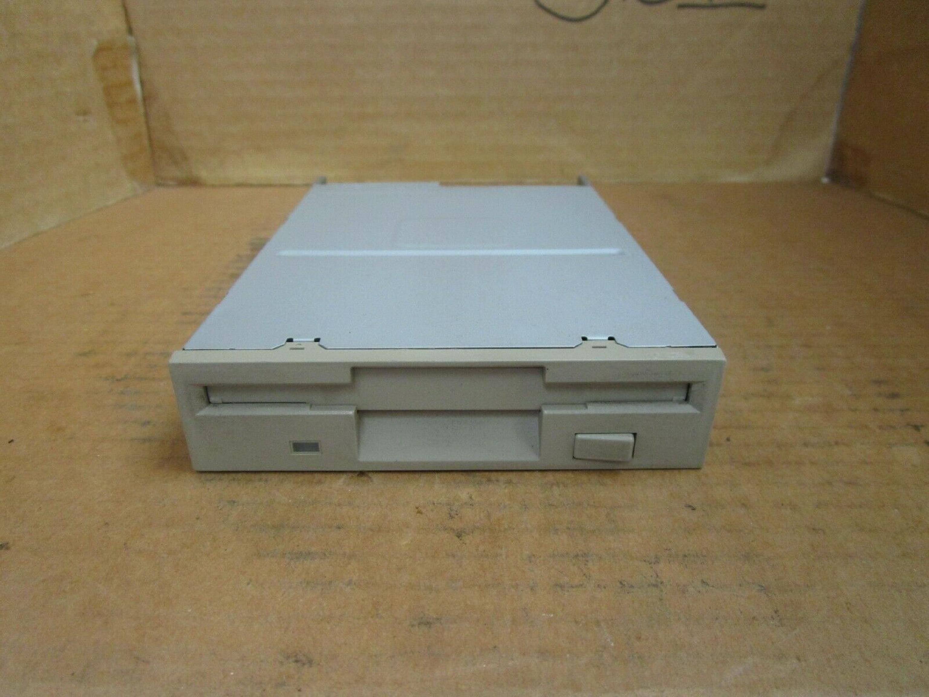 TEAC 19307772-40 FLOPPY DRIVE WITH TAN BEZEL 1.44MB BLACK